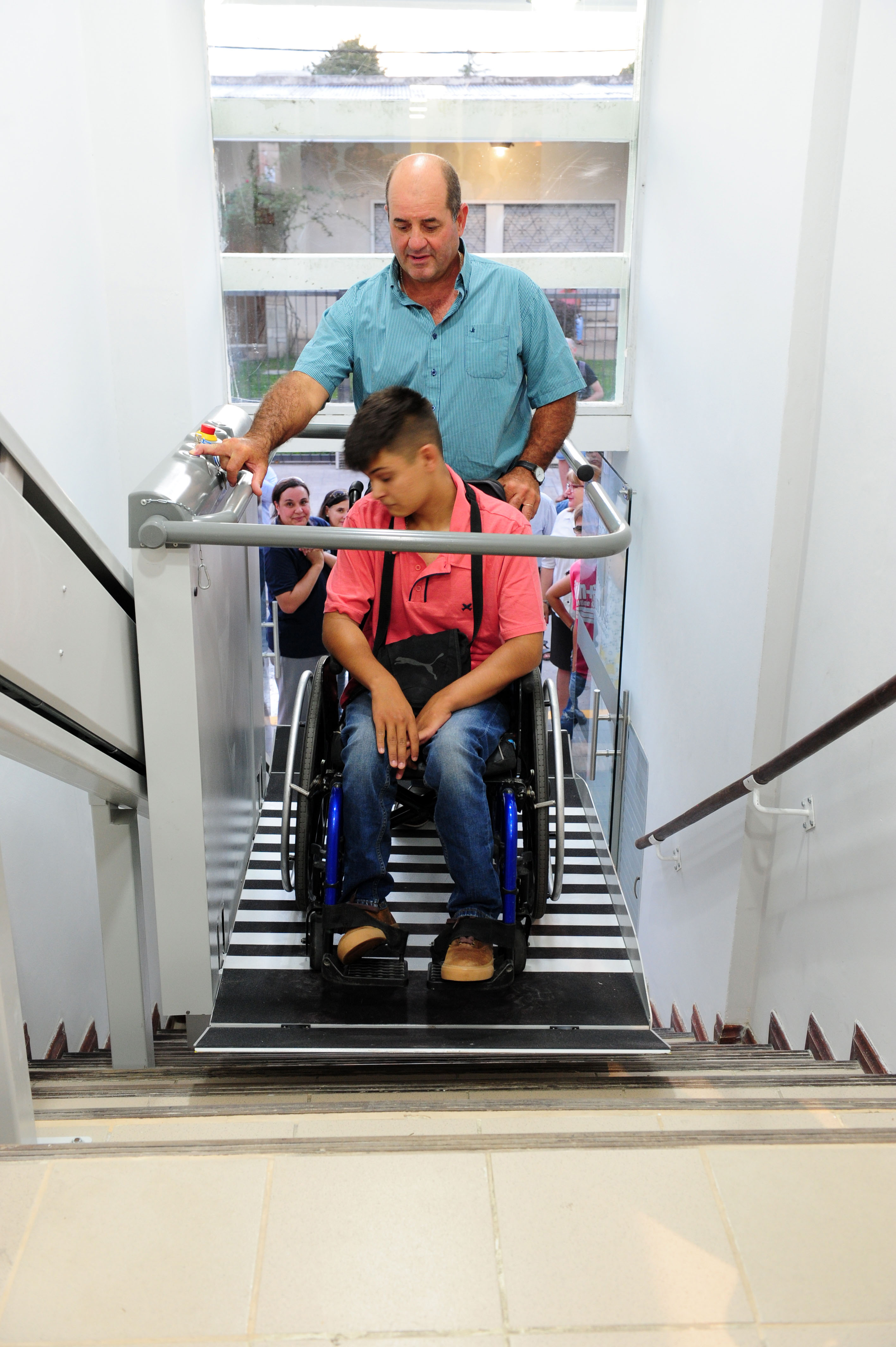 Piscina de hidroterapia permite la rehabilitación de personas con alteraciones del aparato locomotor y otras discapacidades