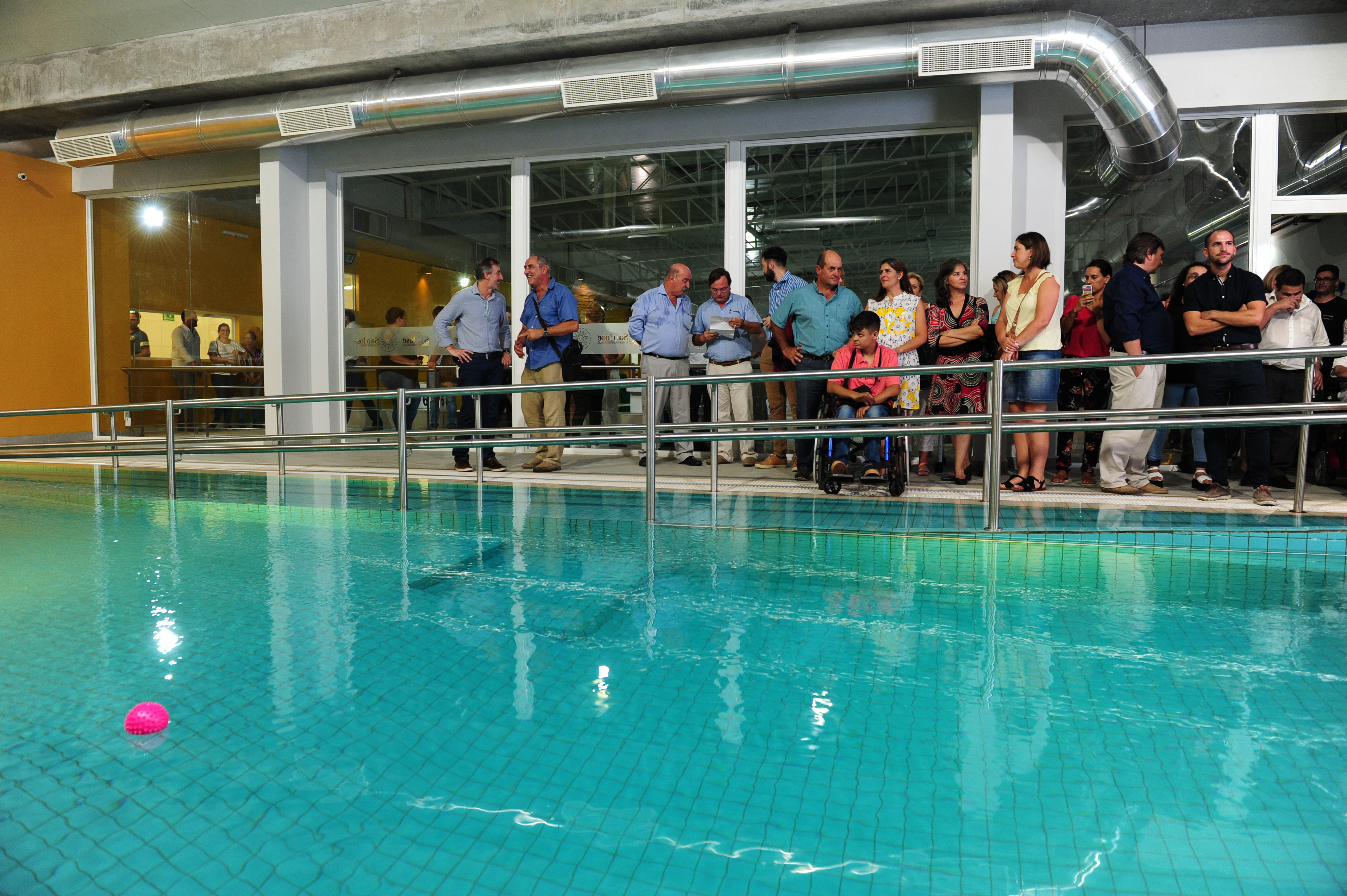 Piscina de hidroterapia permite la rehabilitación de personas con alteraciones del aparato locomotor y otras discapacidades