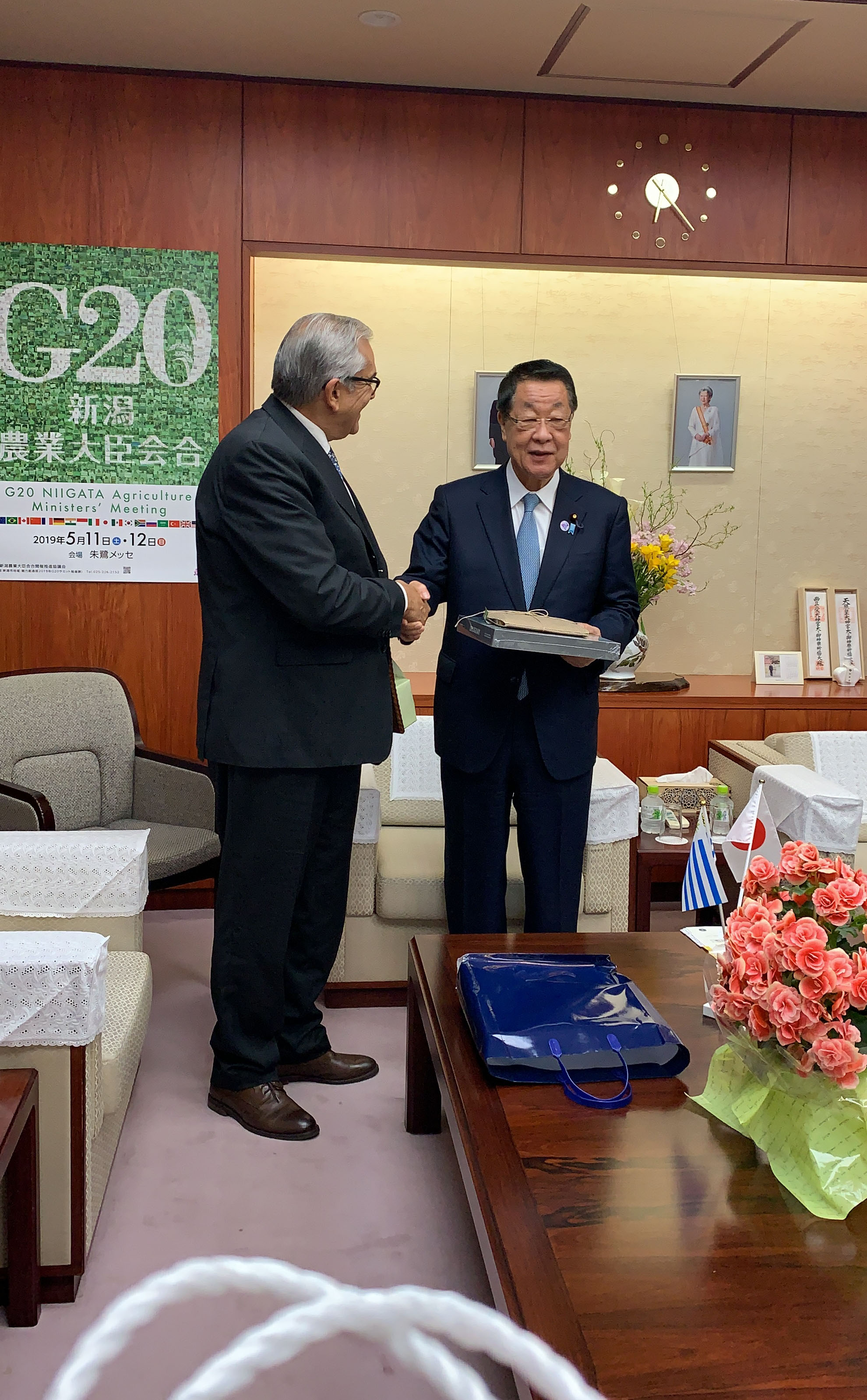 Enzo Benech, con ministro de Agricultura de Japón, Takamori Yoshikawa