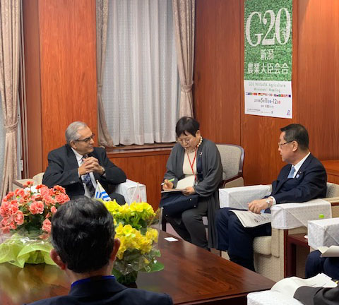Enzo Benech, con ministro de Agricultura de Japón, Takamori Yoshikawa