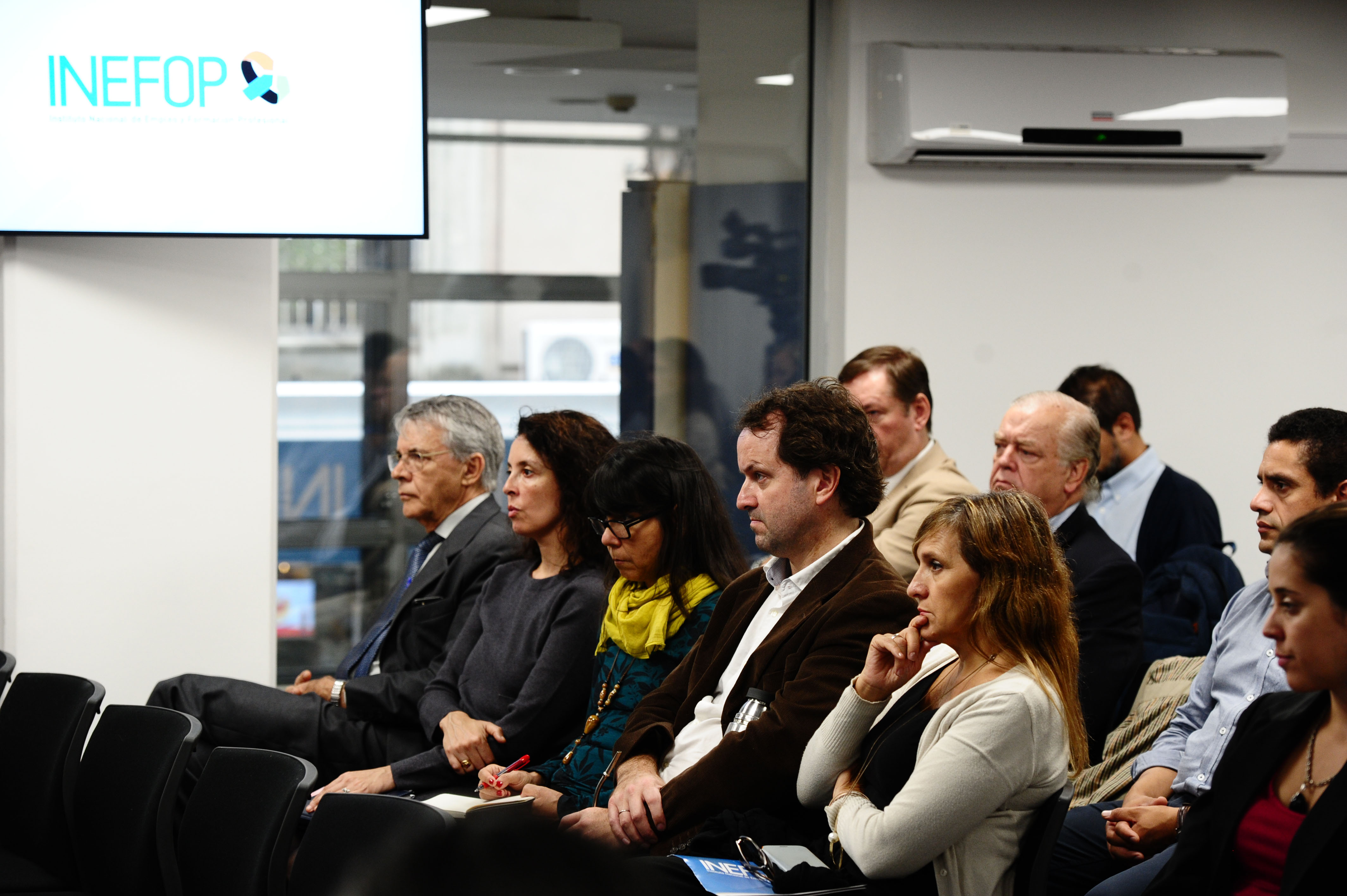 Ministro Ernesto Murro expone sobre beneficios de ley de estímulo al empleo