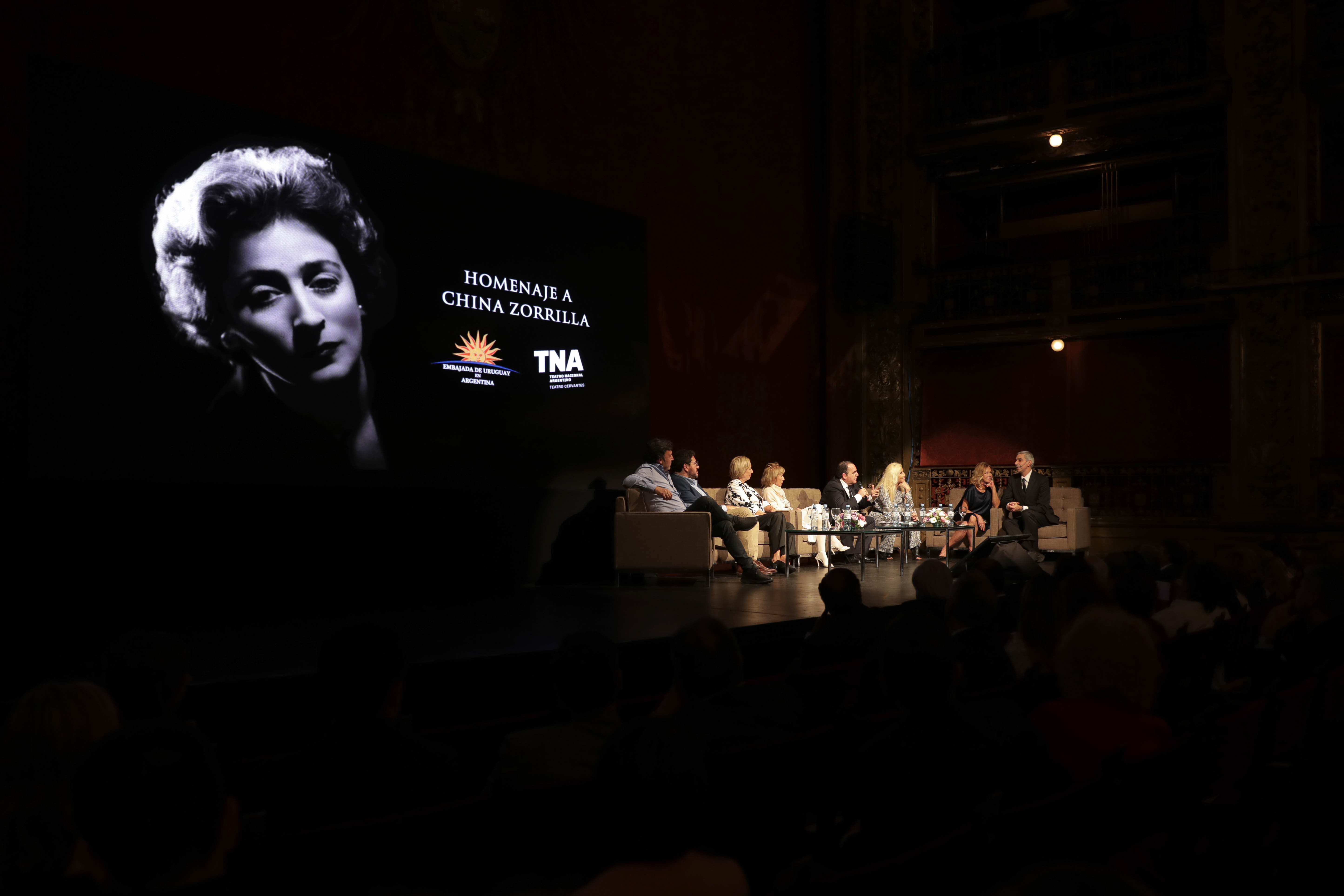 Ministra María Julia Muñoz en homenaje a China Zorrilla en Argentina