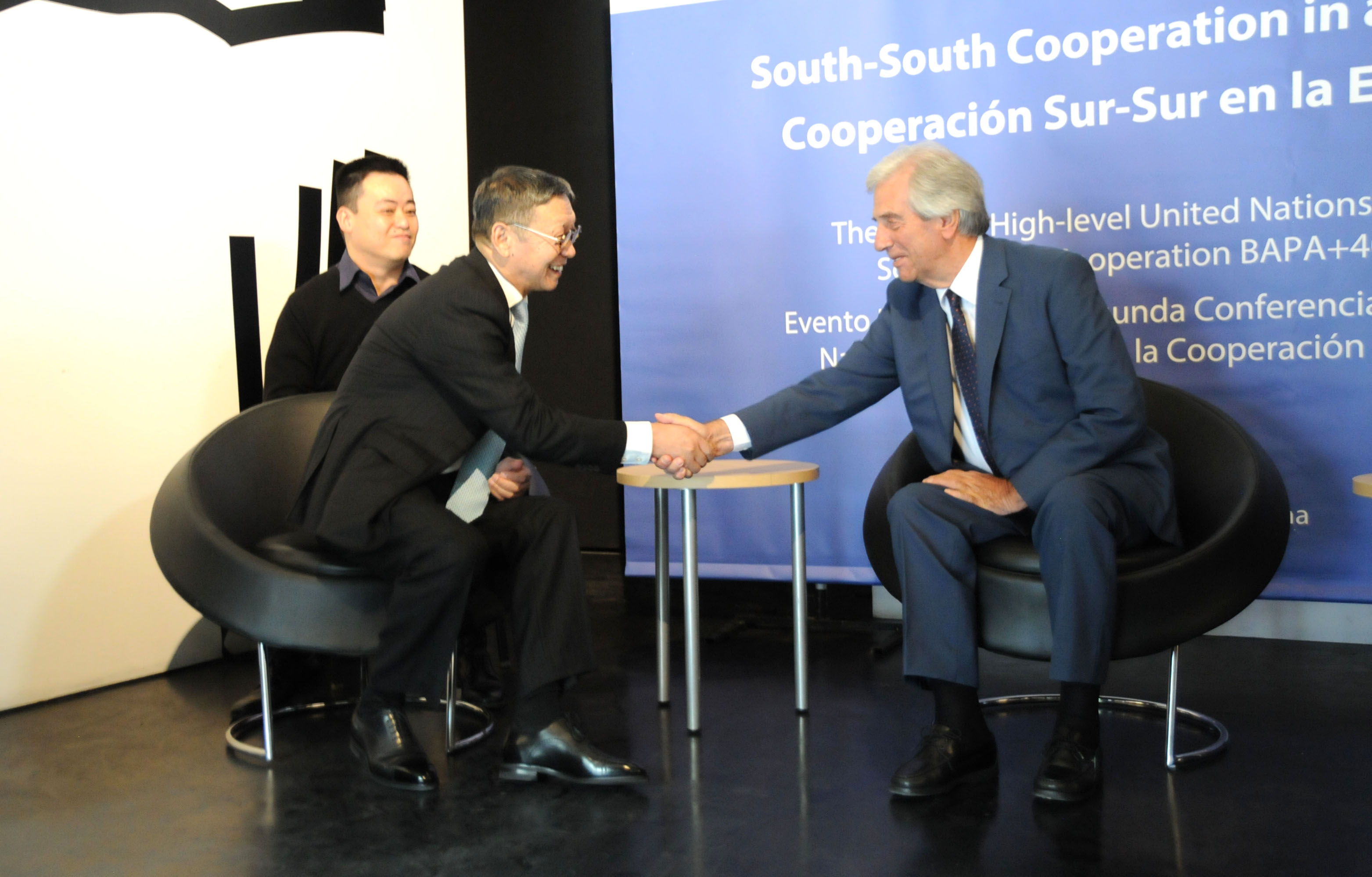 Vázquez mantuvo encuentros con el presidente del Centro Financiero para la Cooperación Sur-Sur, Cai E’Sheng