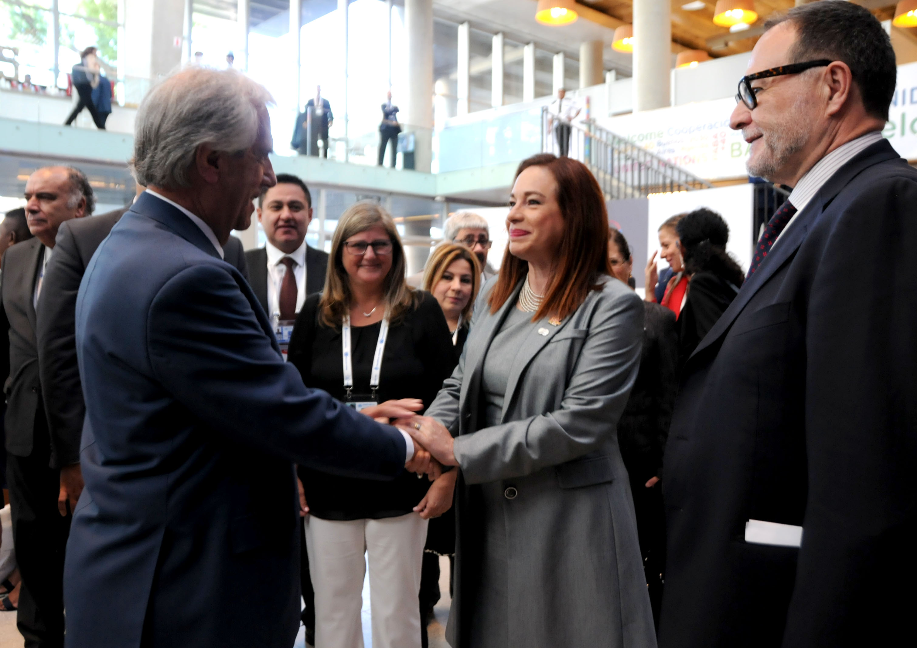 Presidente Tabaré Vázquez junto a embajadora María Fernanda Espinosa