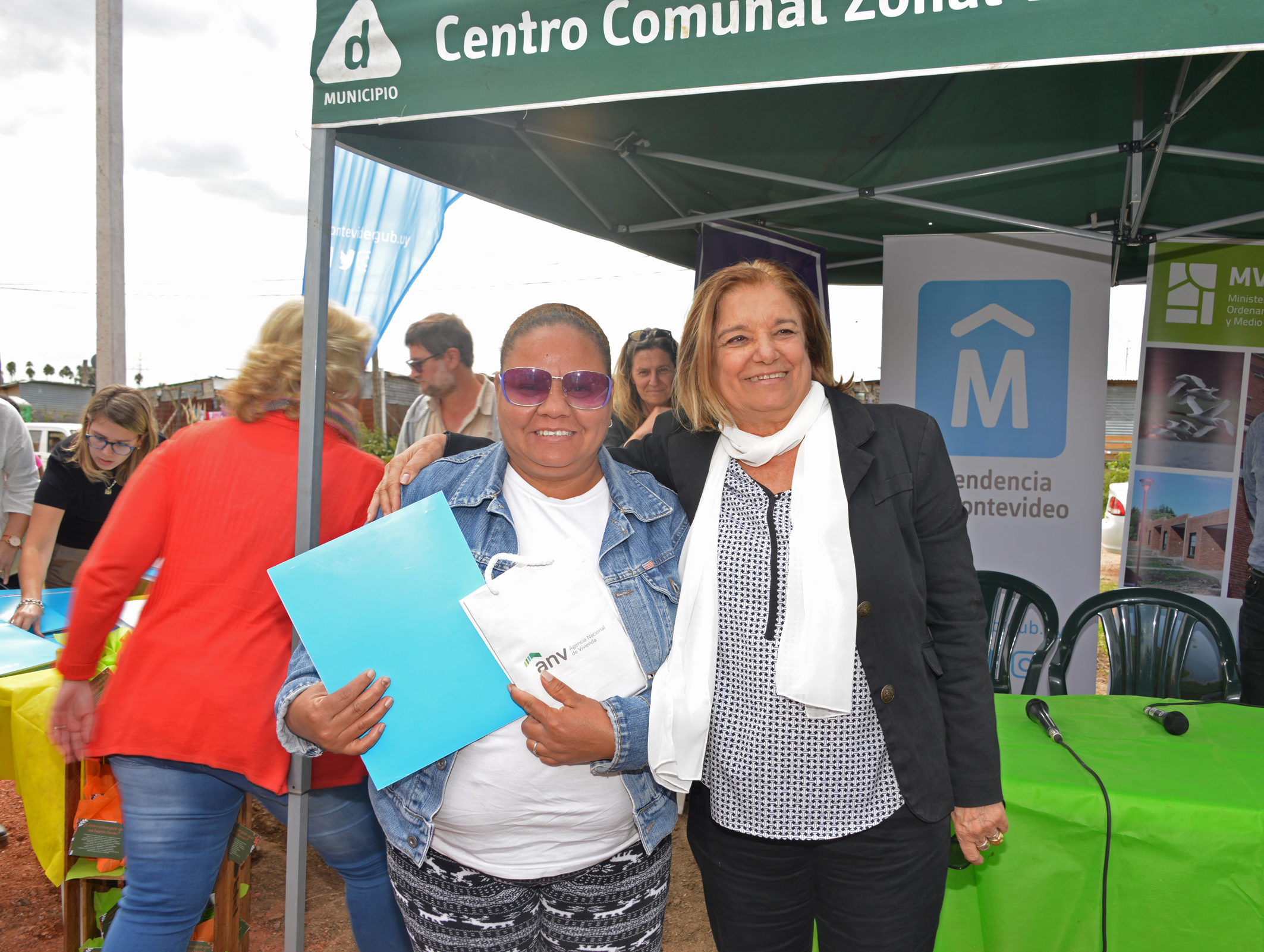 Acto de inauguración de viviendas, tras realojo de 36 familias en el barrio Casavalle de Montevideo