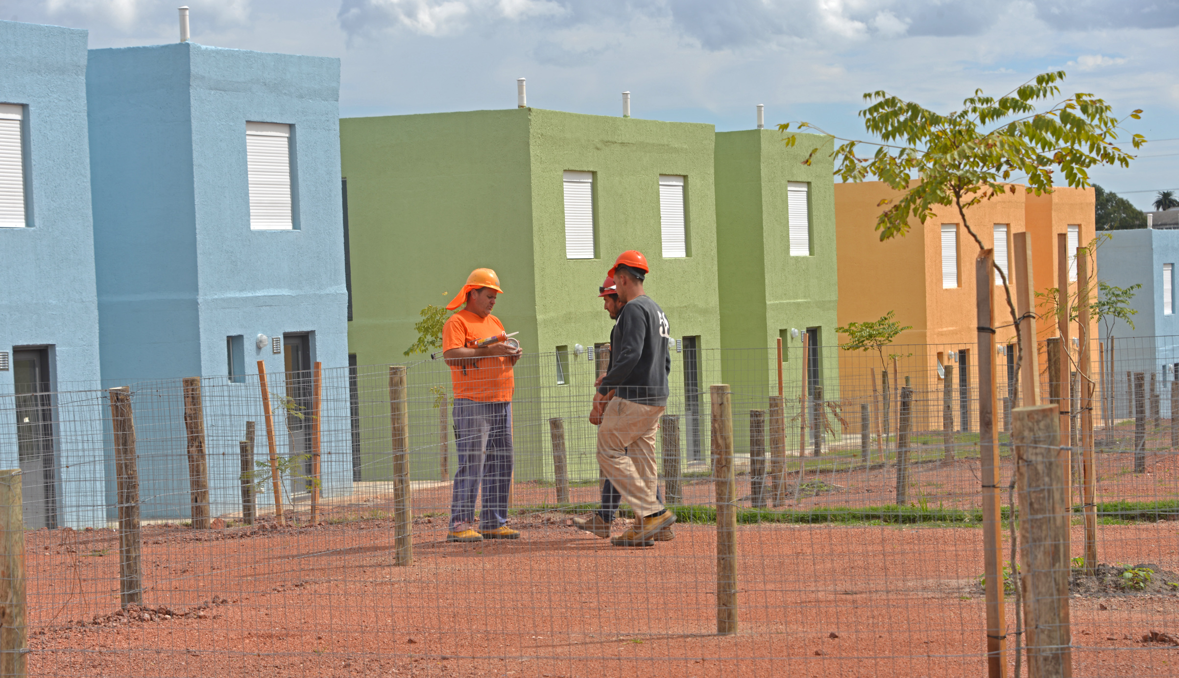 Acto de inauguración de viviendas, tras realojo de 36 familias en el barrio Casavalle de Montevideo