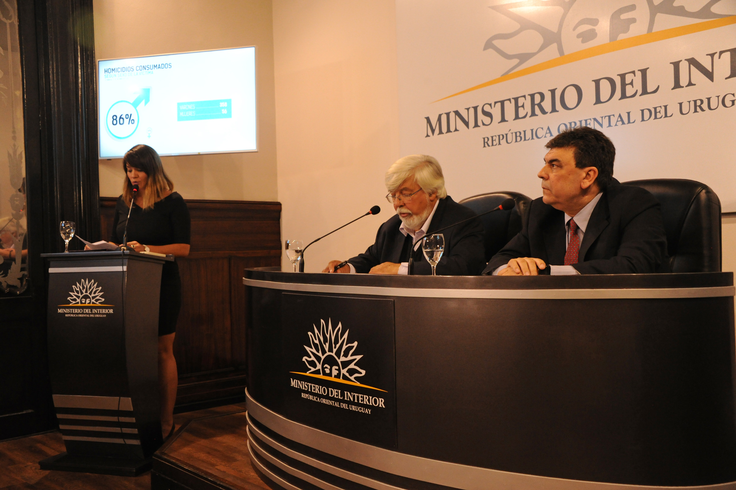 Ministro del Interior, Eduardo Bonomi, y director nacional de Policía, Mario Layera, en conferencia de prensa