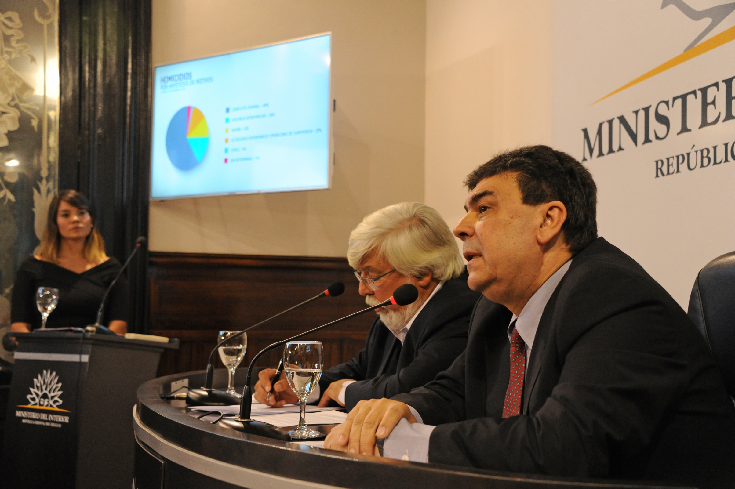 Ministro del Interior, Eduardo Bonomi, y director nacional de Policía, Mario Layera, en conferencia de prensa