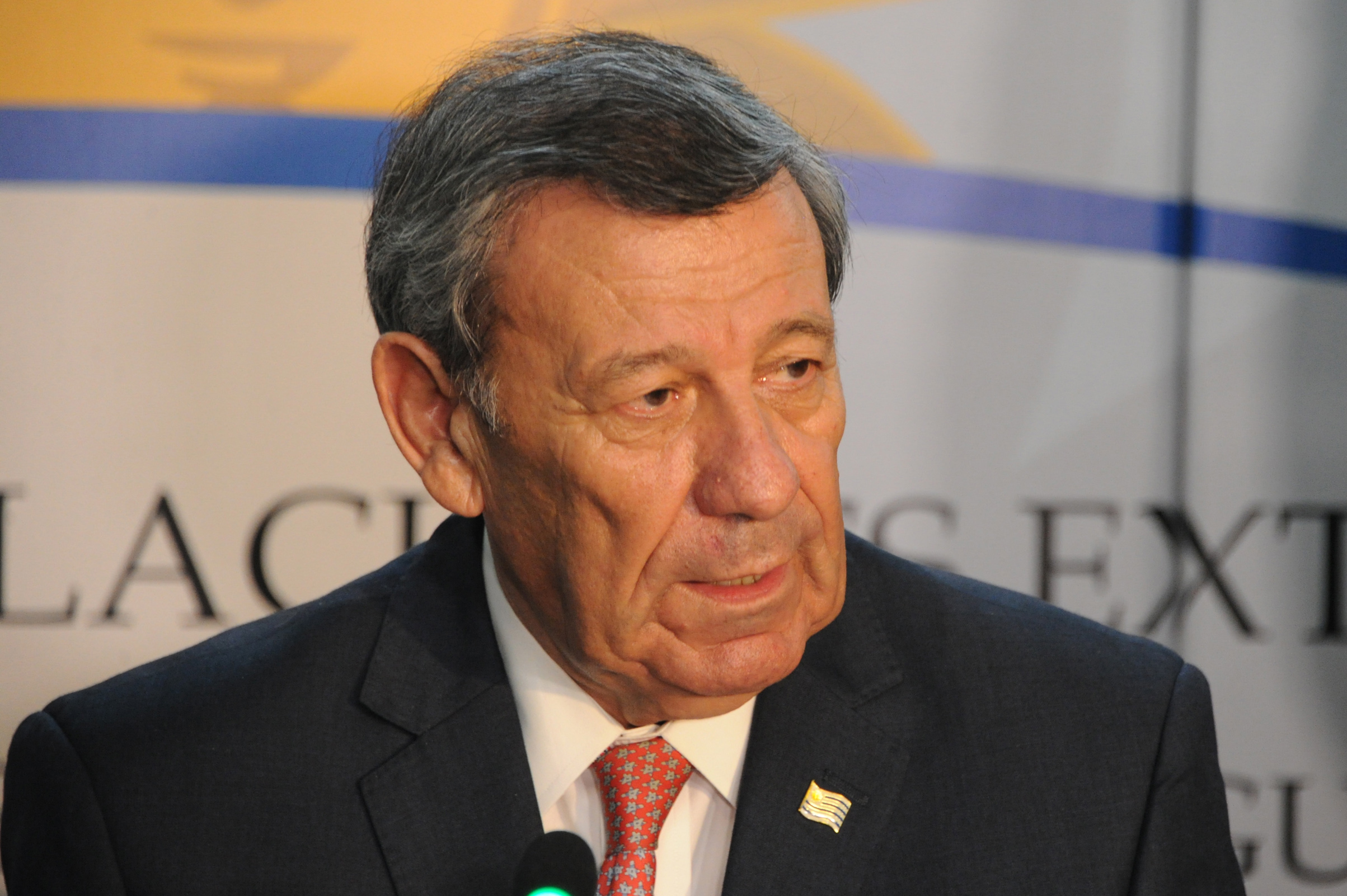 Canciller Rodolfo Nin Novoa, haciendo uso de la palabra
