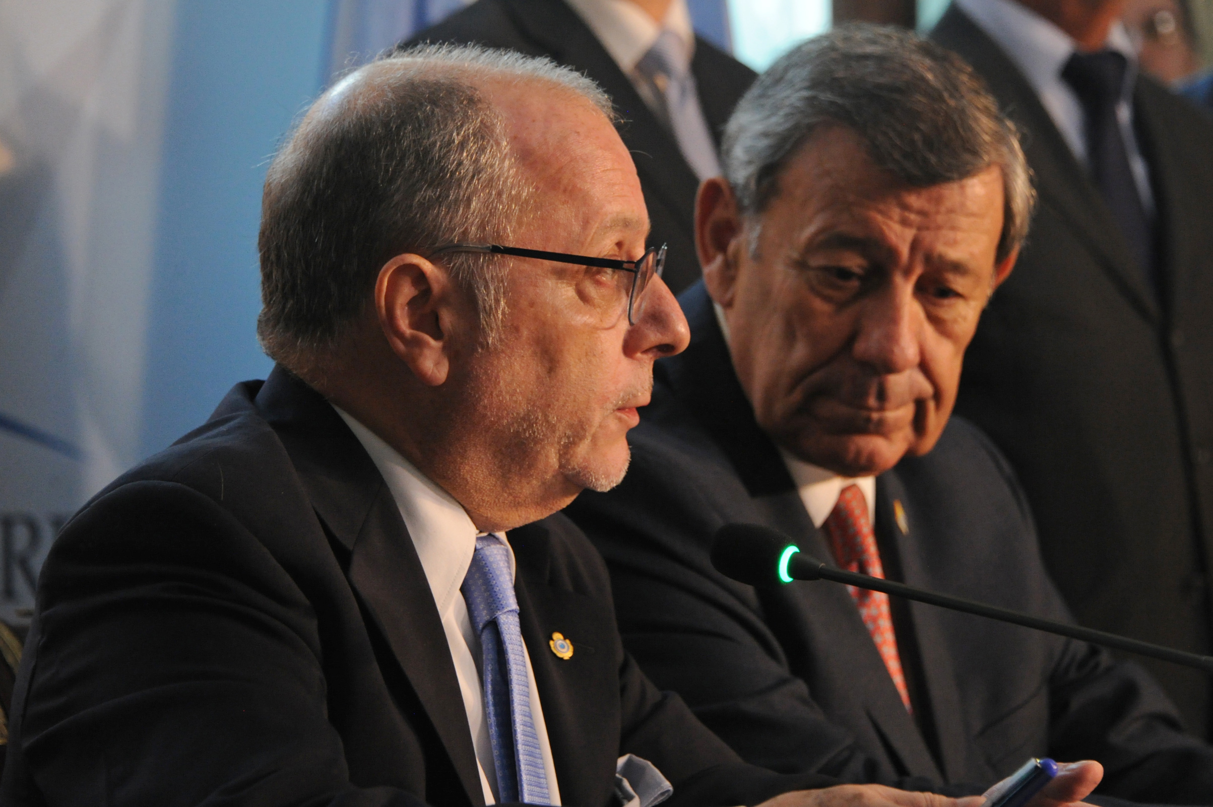 Ministro de Relaciones Exteriores y Culto de Argentina, Jorge Fauire, dirigiéndose a los presentes