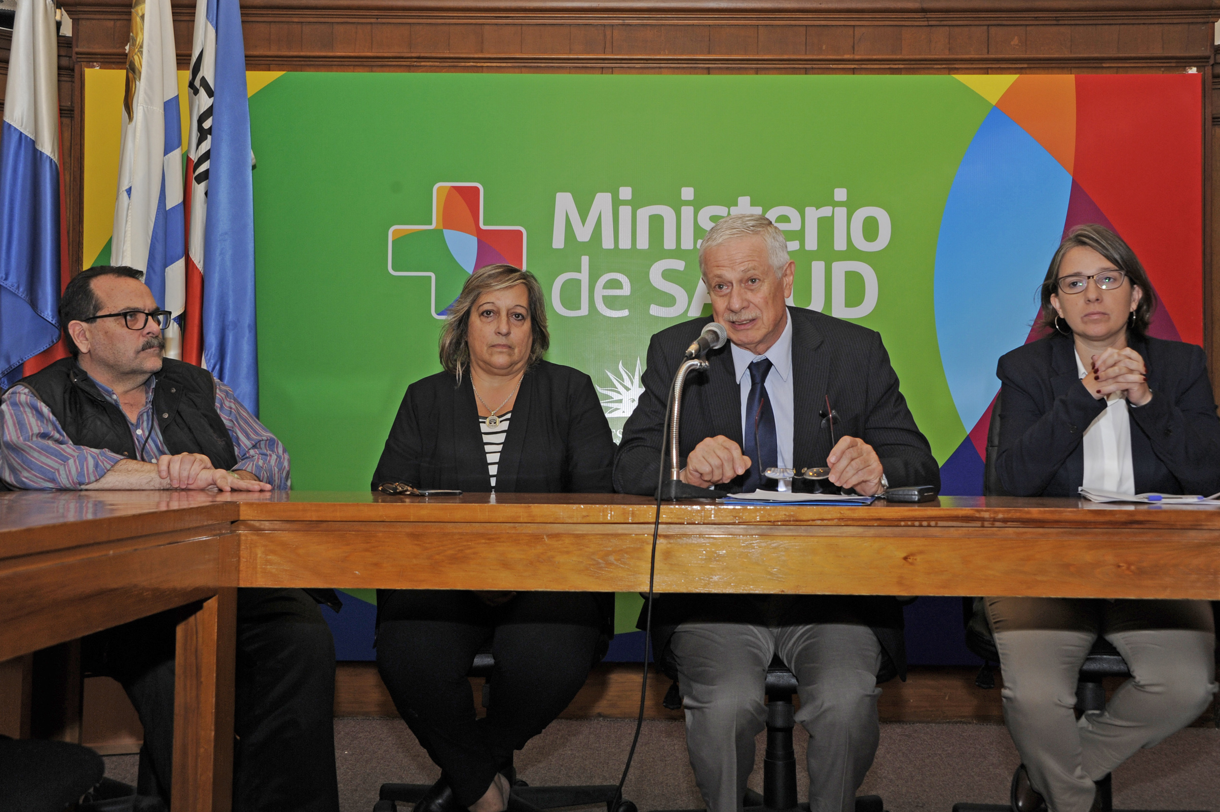 Conferencia de prensa de autoridades del Ministerio de Salud Pública