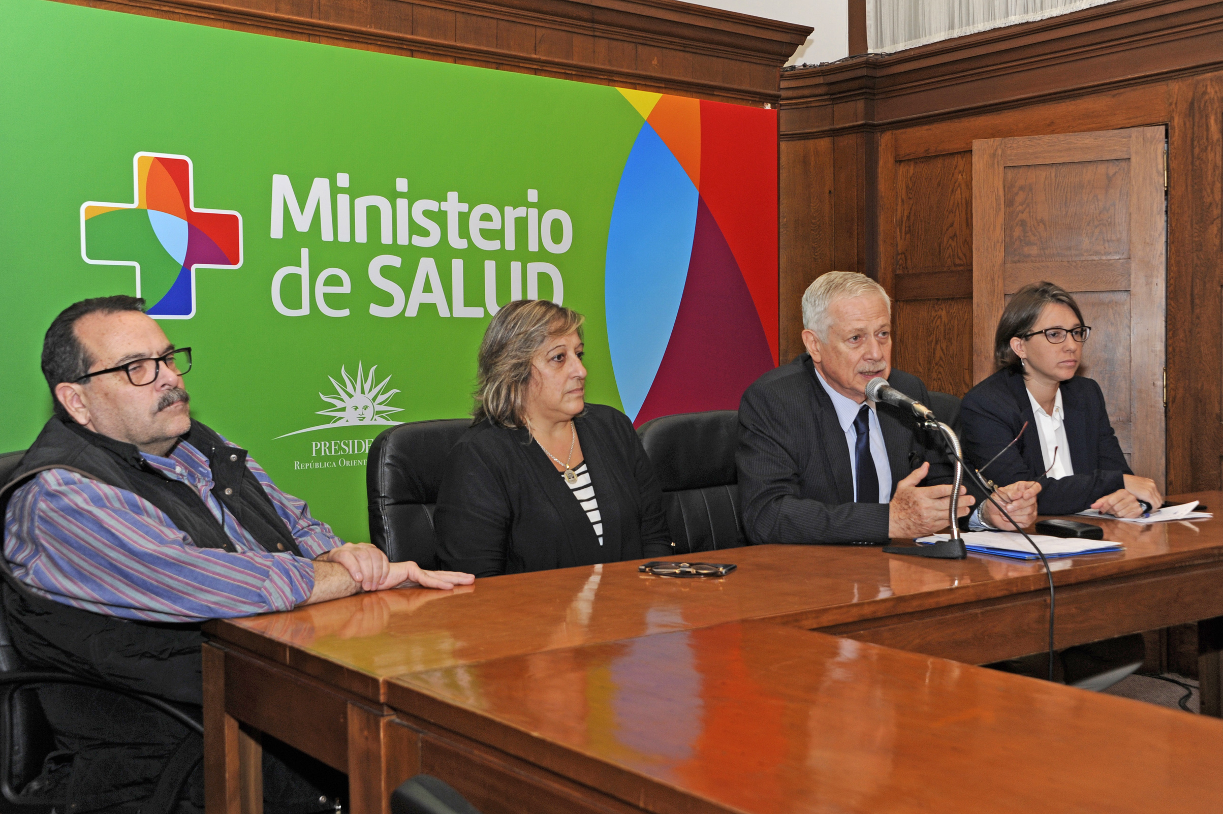 Conferencia de prensa de autoridades del Ministerio de Salud Pública