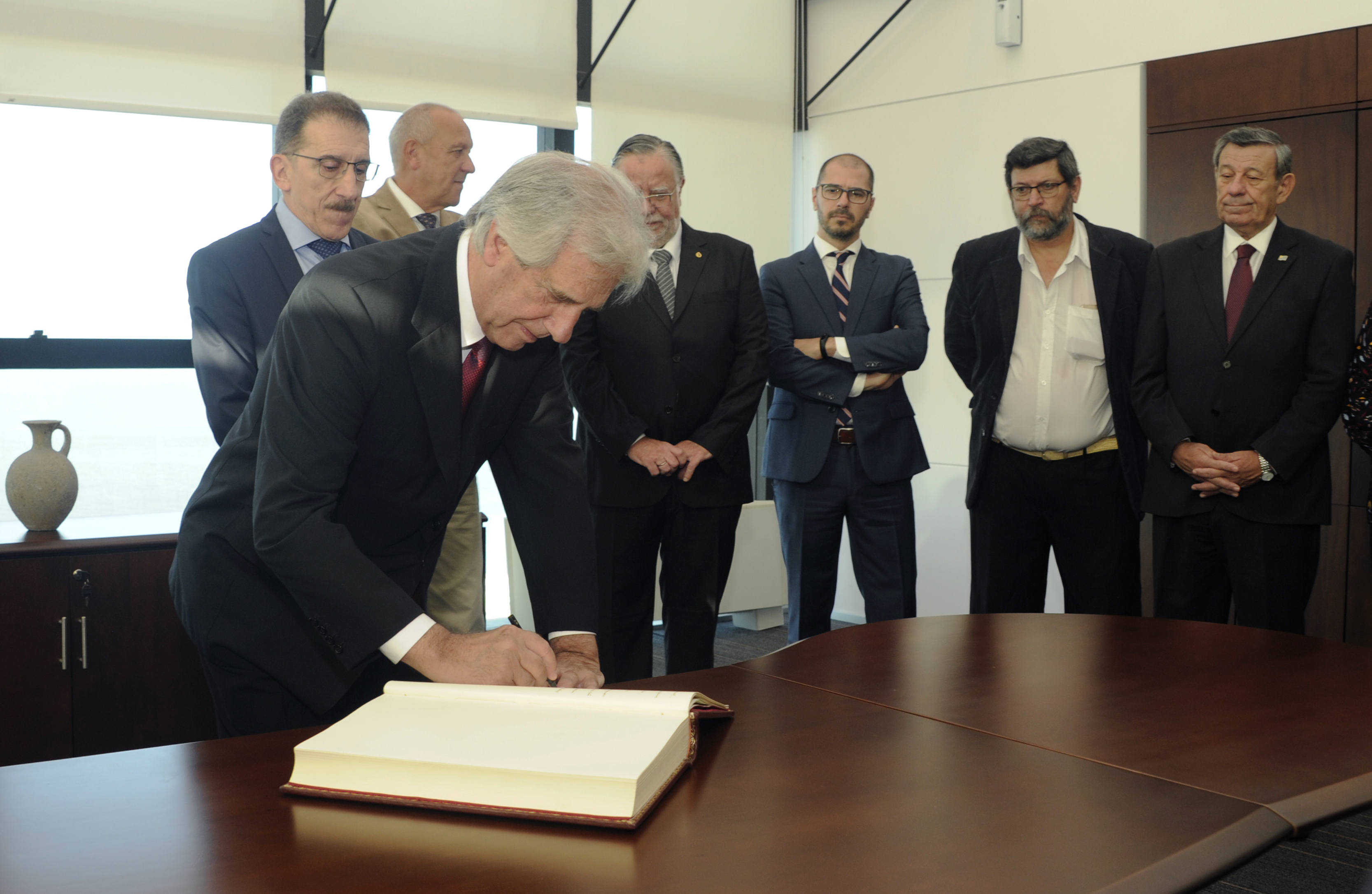 Tabaré Vázquez impuso a José Bayardi en el cargo de ministro de Defensa Nacional