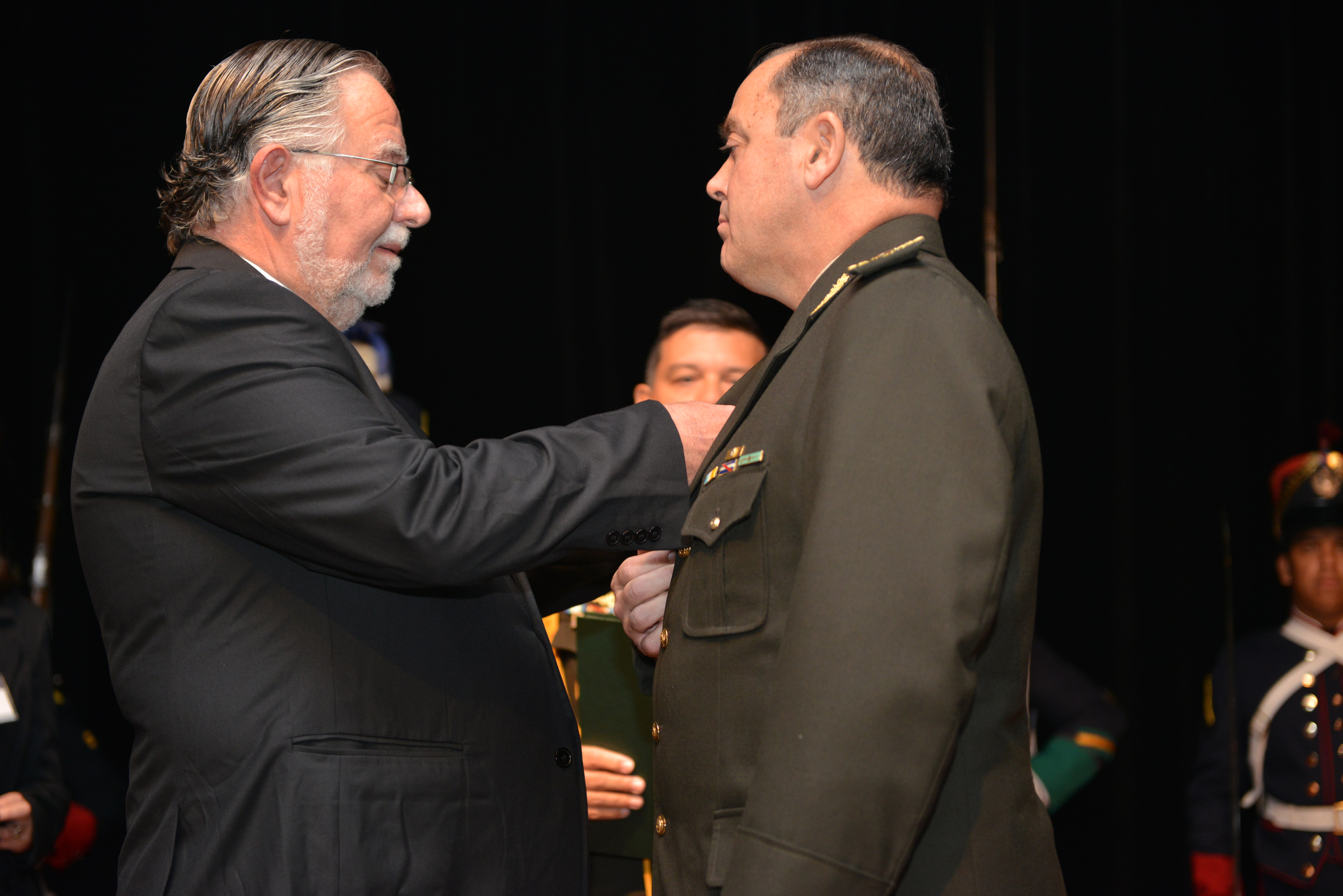 Ministro de Defensa Nacional, José Bayardi junto al comandante en jefe del Ejército, Claudio Feola