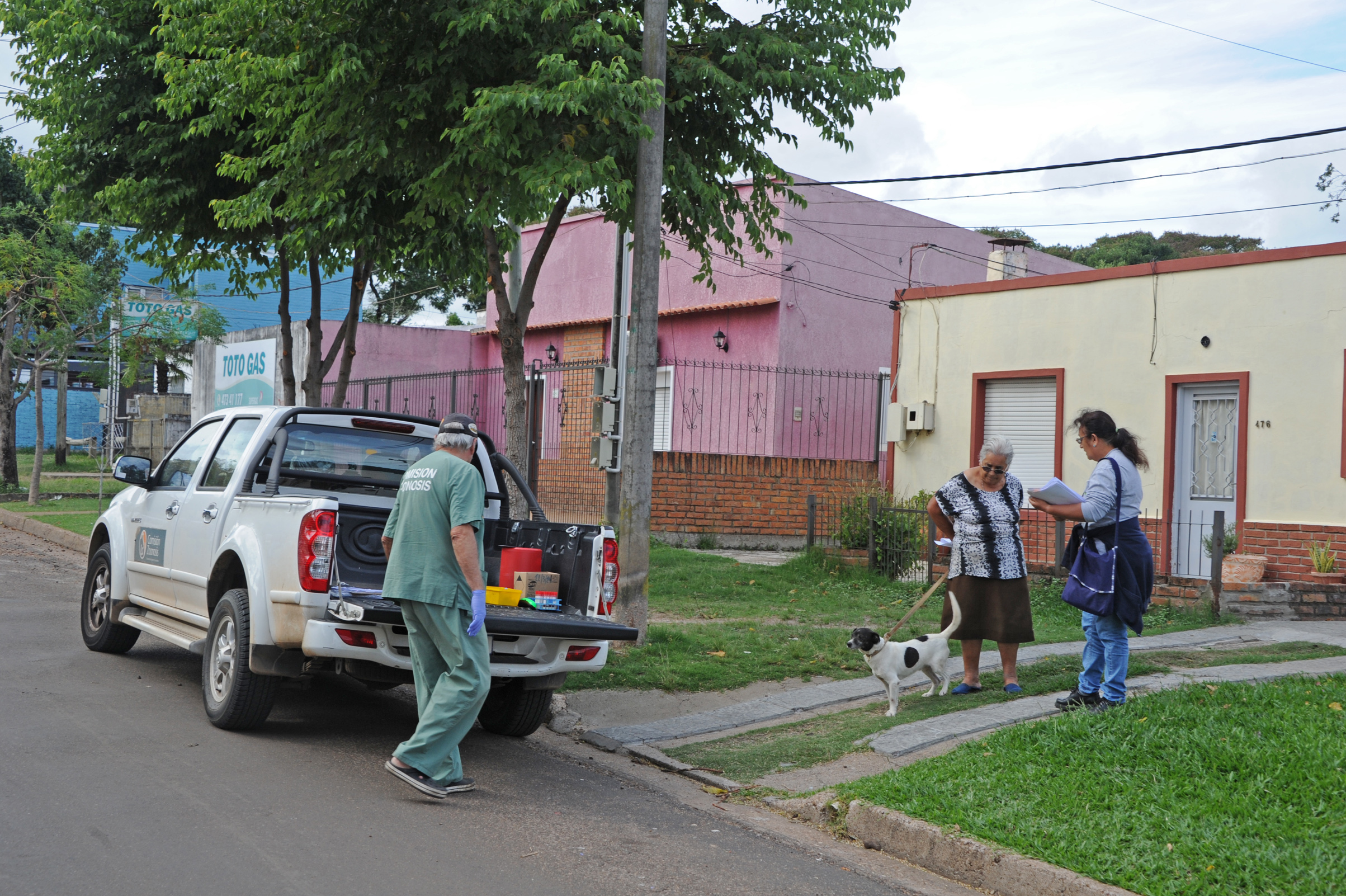 Equipo del Ministerio de Salud Pública y de la Comisión de Zoonosis recorrió varias manzanas del barrio Cerro en la ciudad de Salto