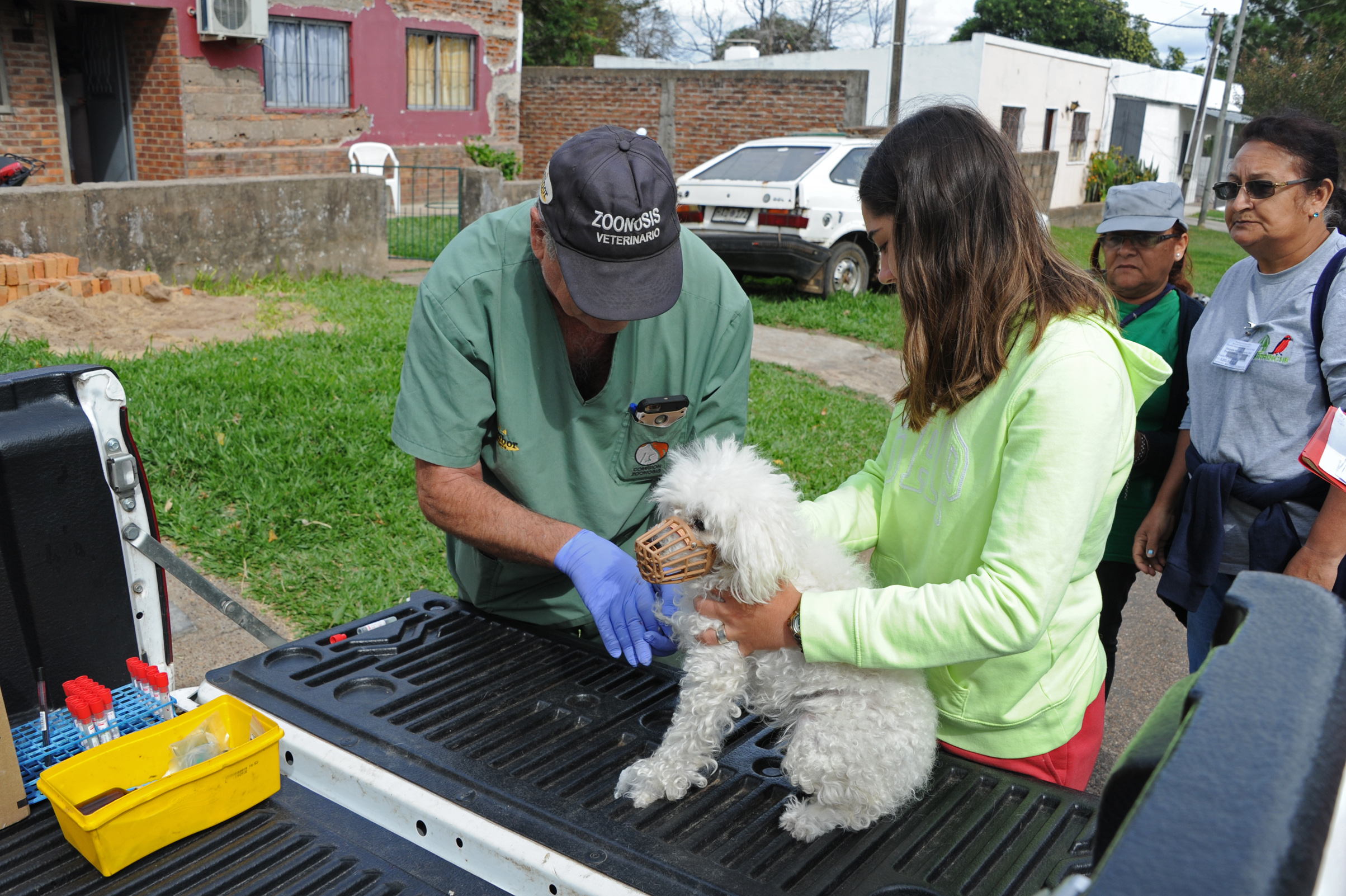 Equipo del Ministerio de Salud Pública y de la Comisión de Zoonosis recorrió varias manzanas del barrio Cerro en la ciudad de Salto