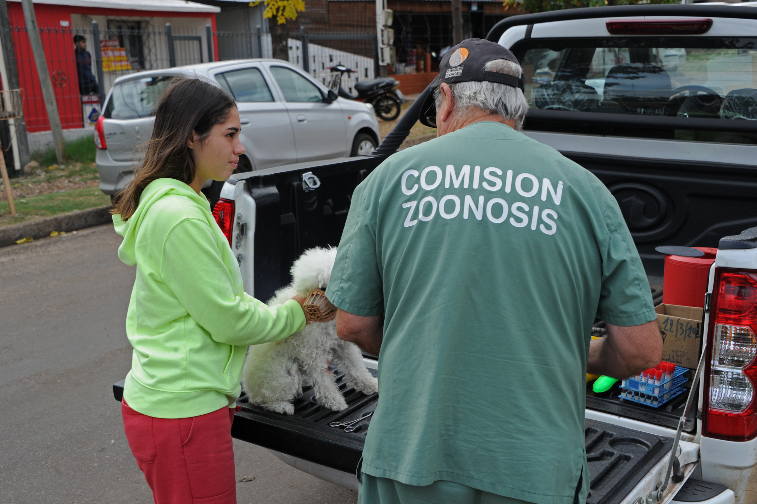 Equipo del Ministerio de Salud Pública y de la Comisión de Zoonosis recorrió varias manzanas del barrio Cerro en la ciudad de Salto