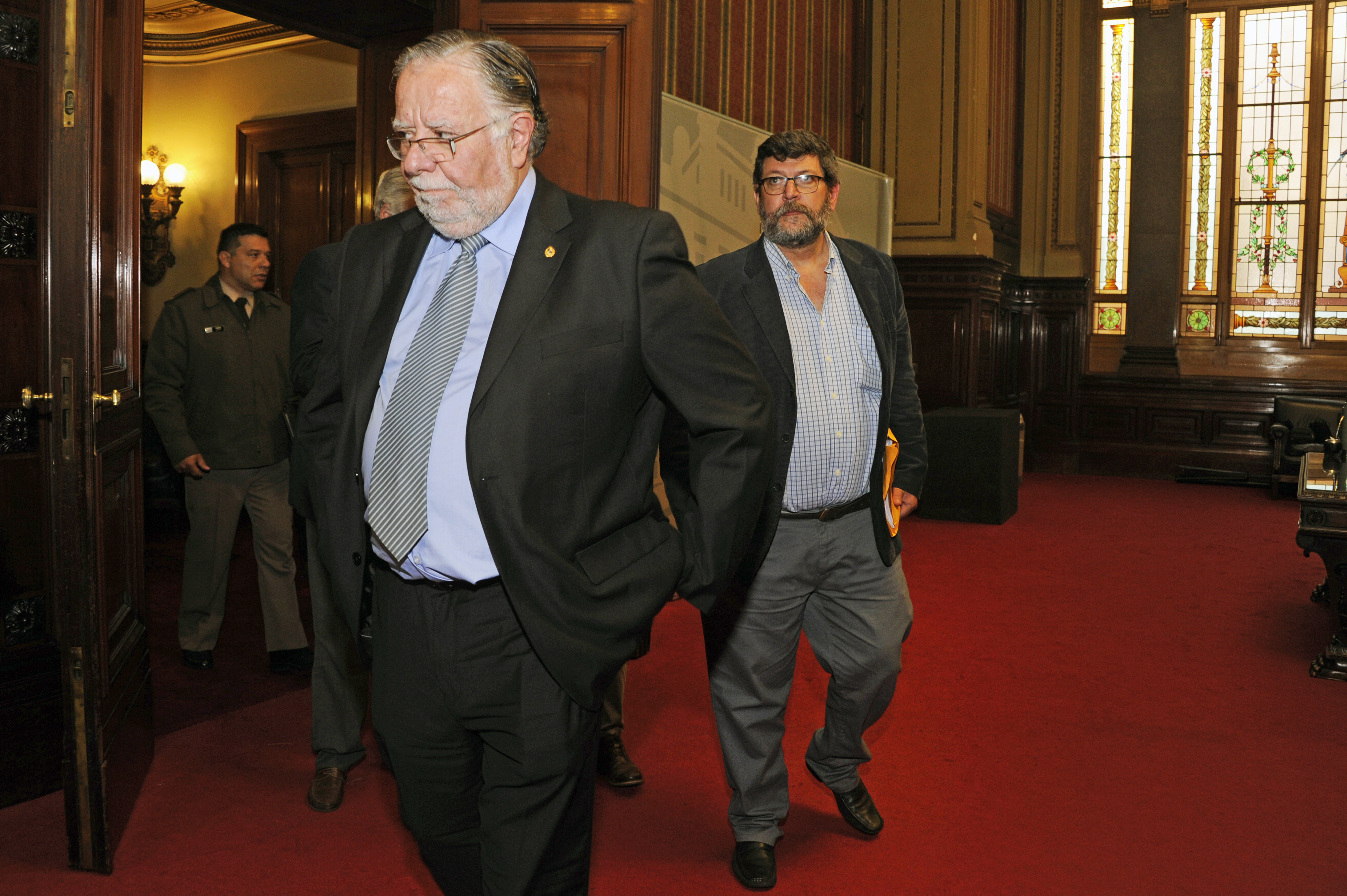 Ministro de Defensa Nacional, José Bayardi, acompañado del subsecretario, Andrés Berterreche
