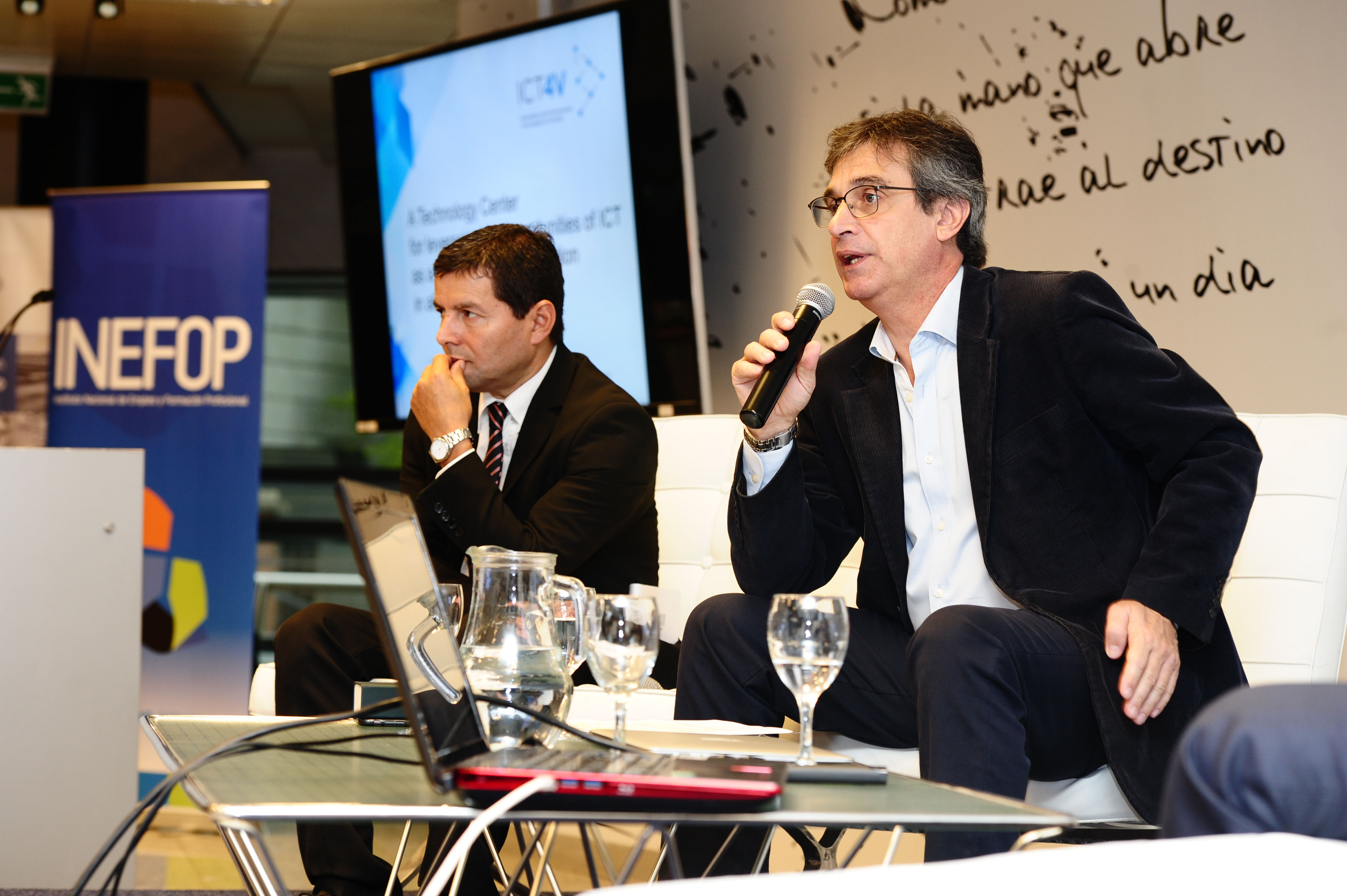 Director de OPP, Álvaro García, y el director del Inefop, Eduardo Pereyra