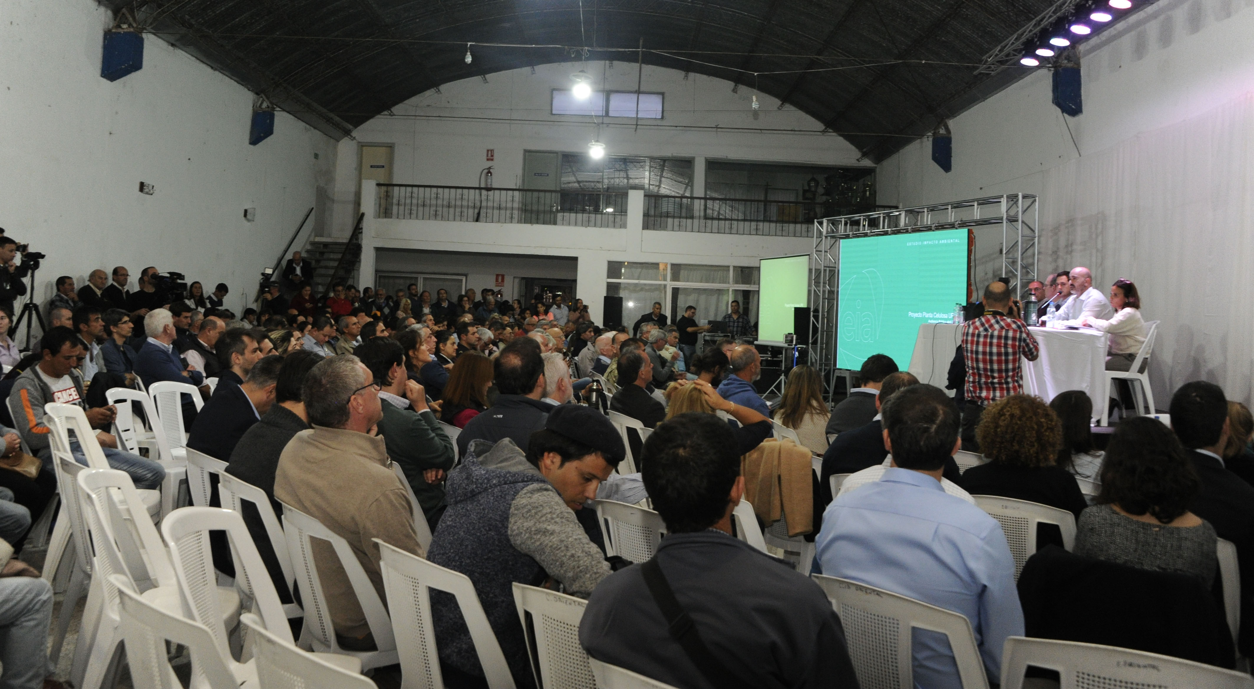 Gobierno difunde en audiencia pública estudio de impacto ambiental del proyecto de planta de celulosa UPM 2