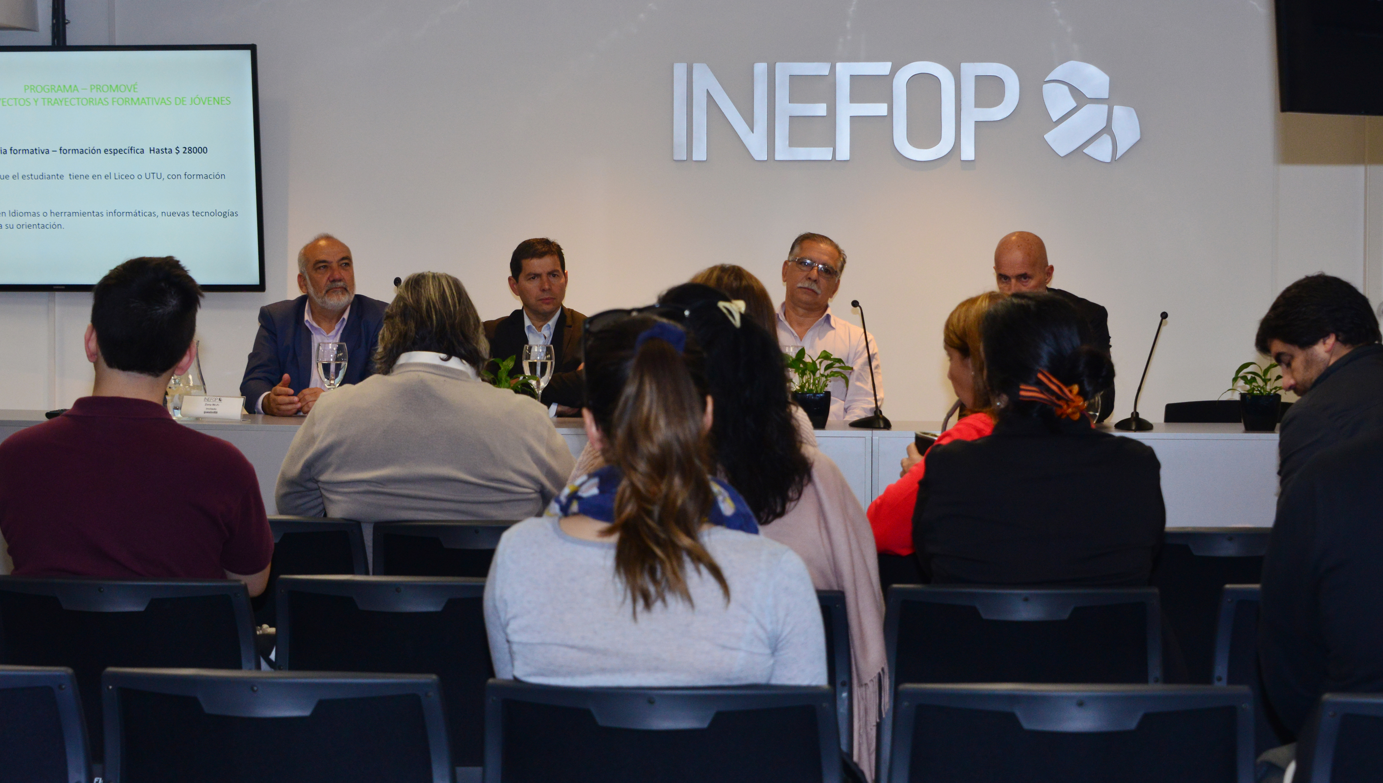 Autoridades en lanzamiento de Promové