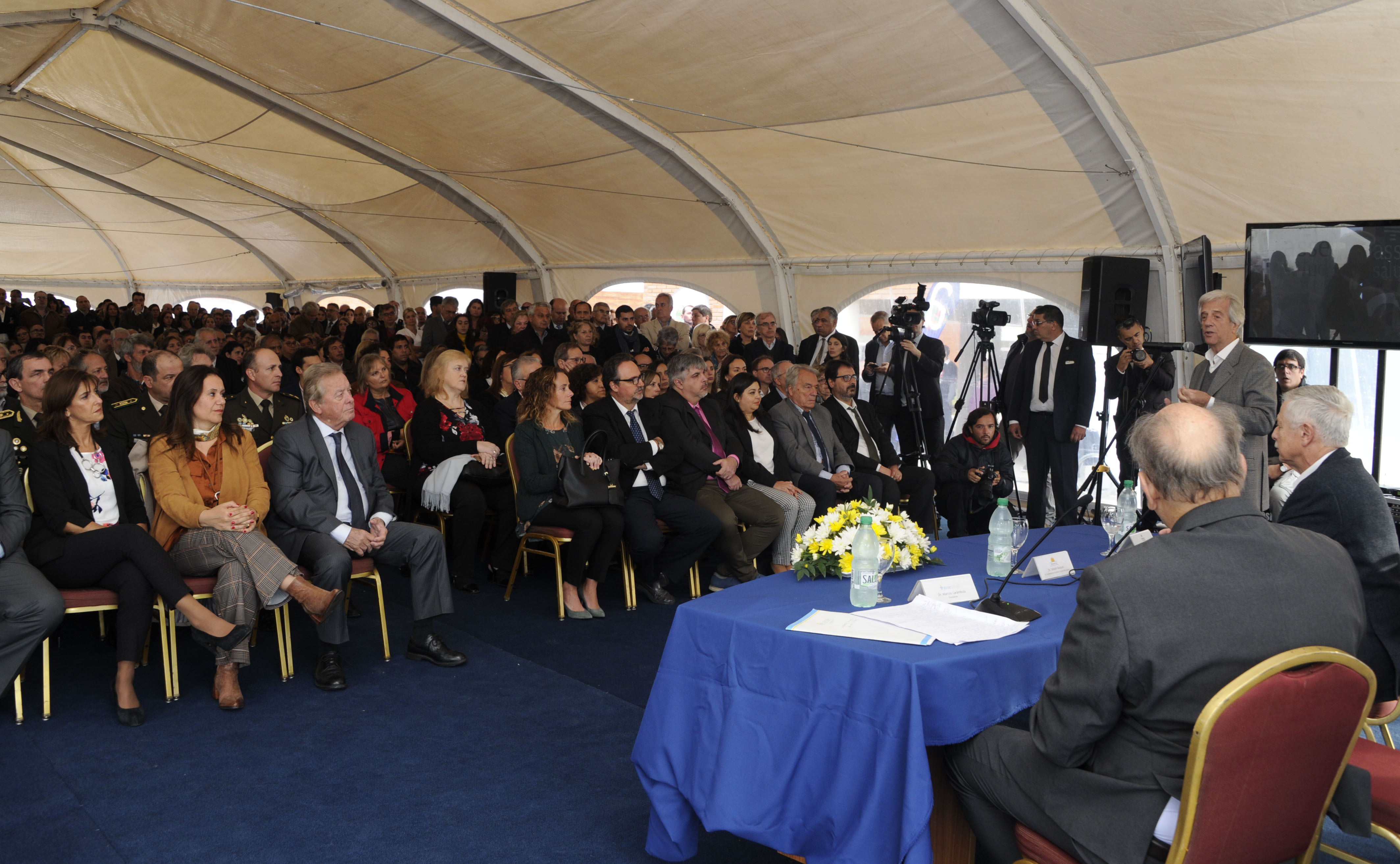 Tabaré Vázquez encabezó inauguración del hospital de Colonia