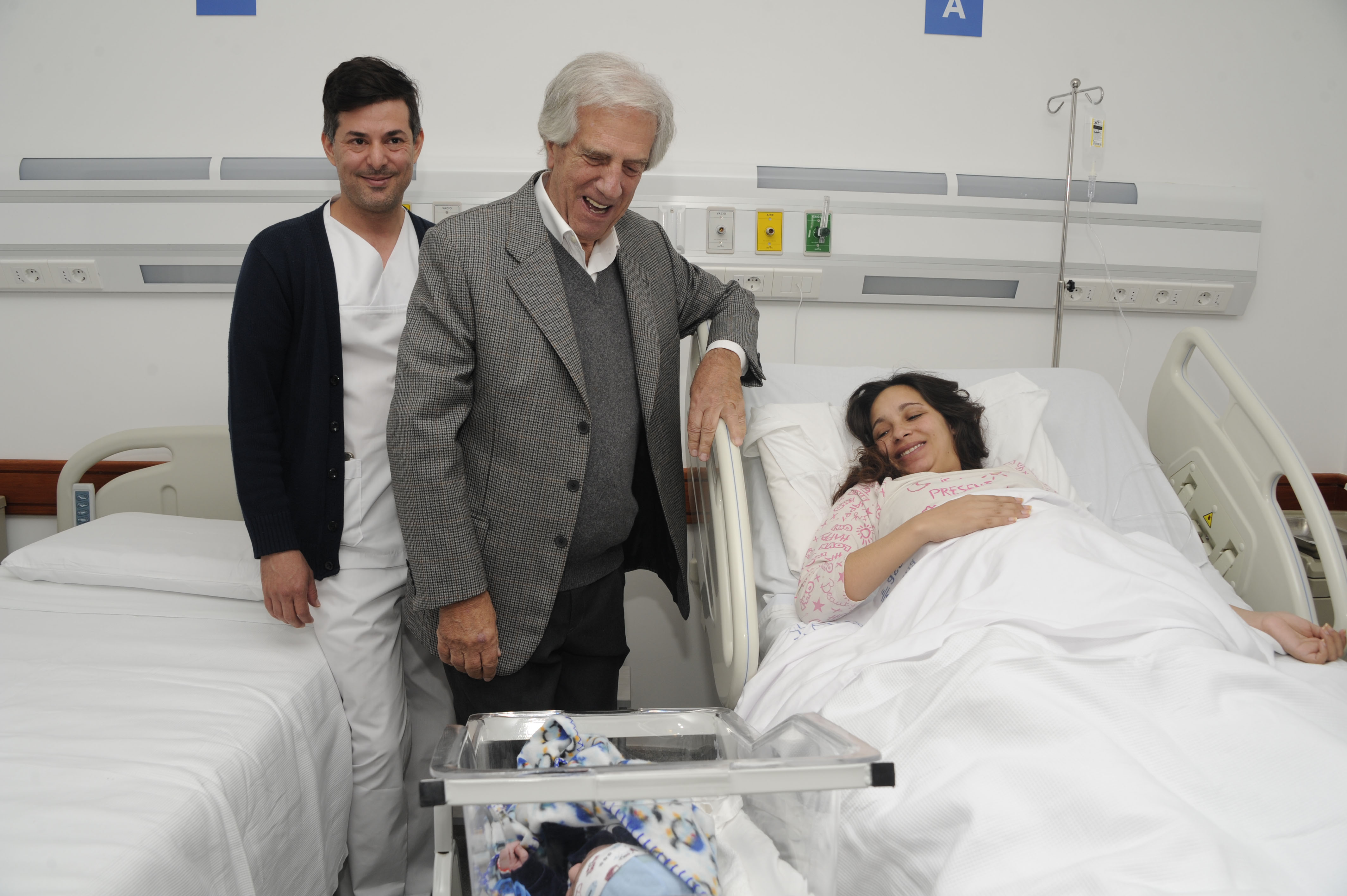 Tabaré Vázquez encabezó inauguración del hospital de Colonia