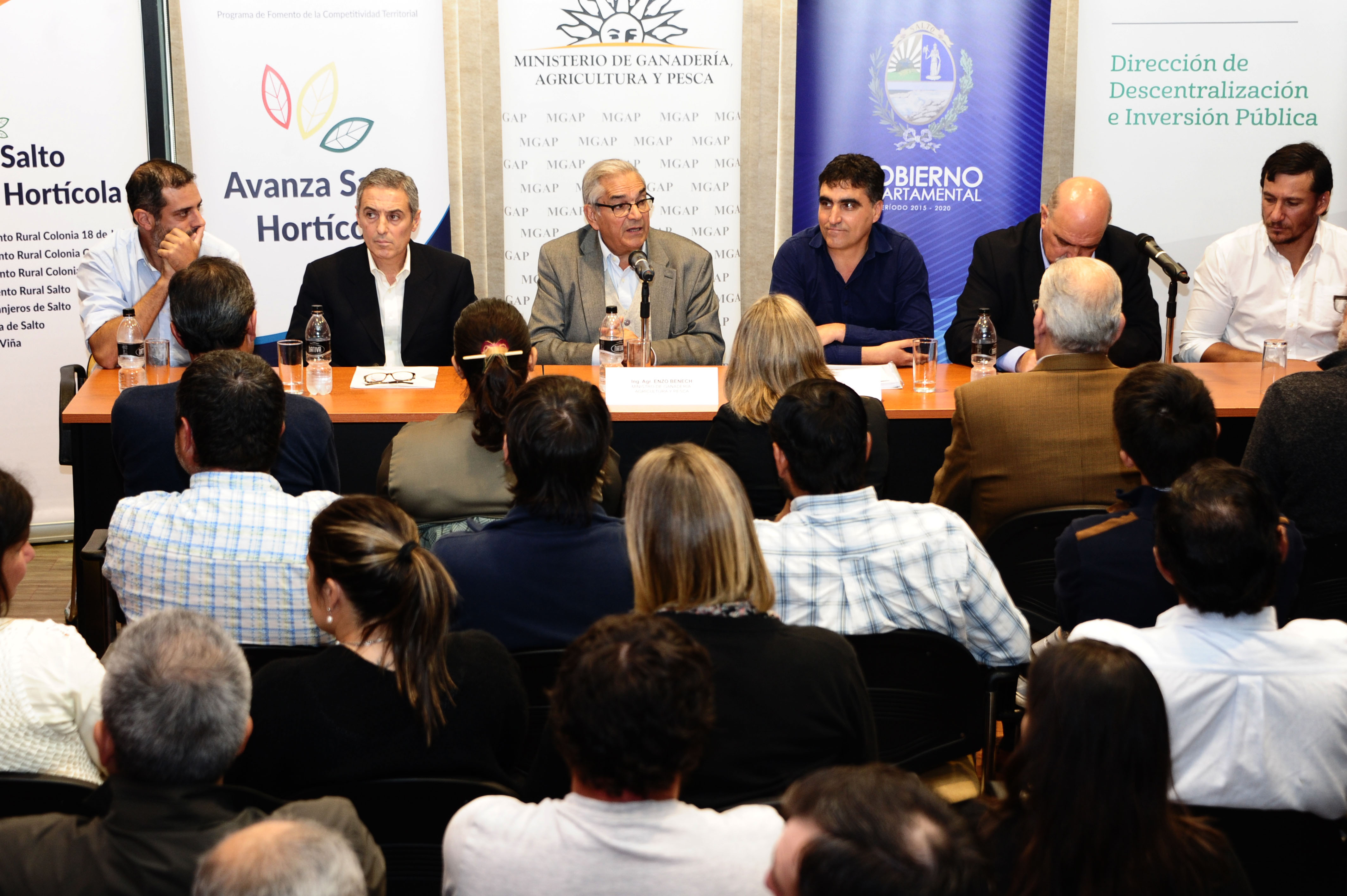 Autoridades en Salto