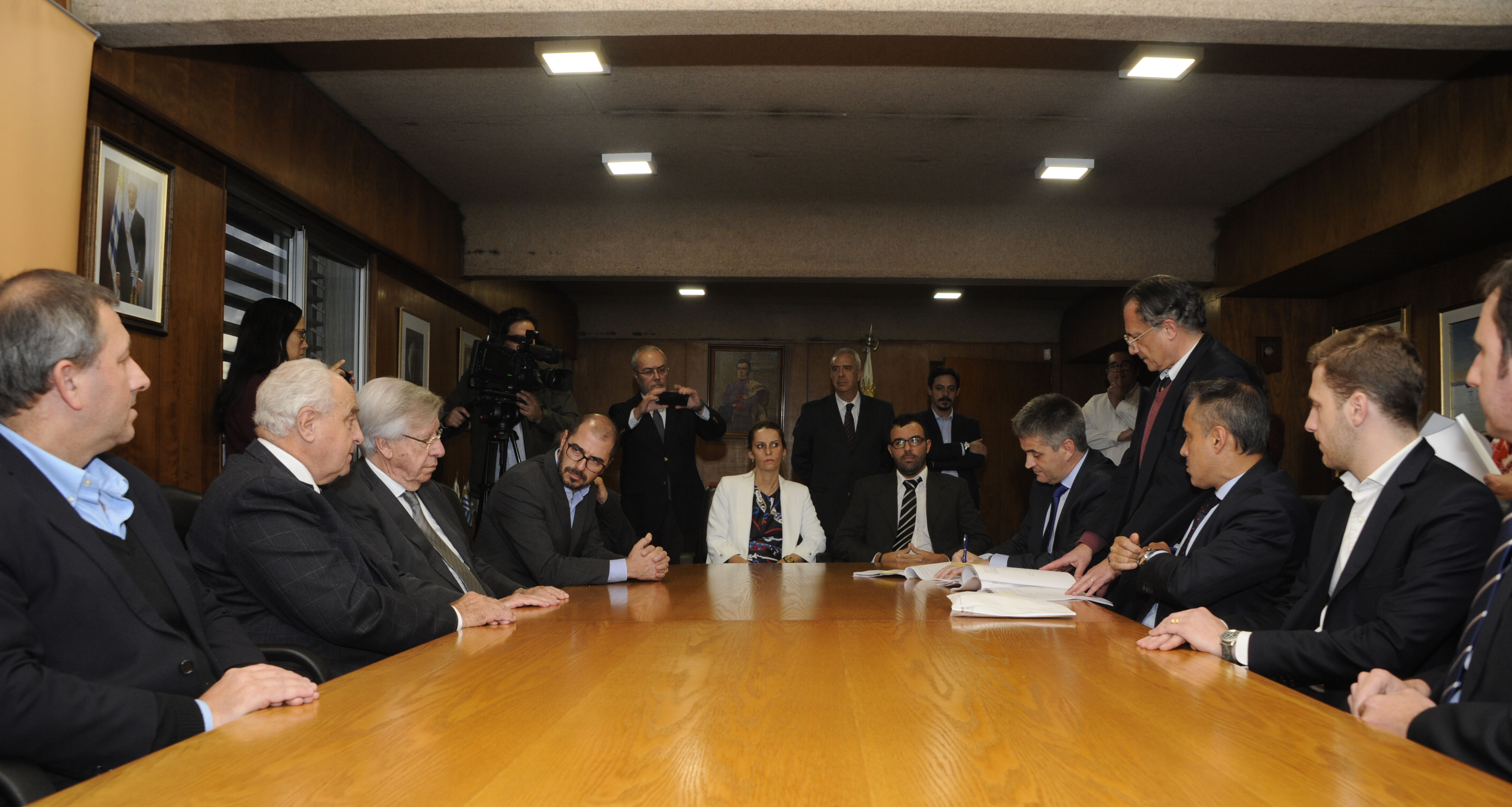 Firma de contrato con consorcio Grupo Vial Central para inicio de obras del Ferrocarril Central