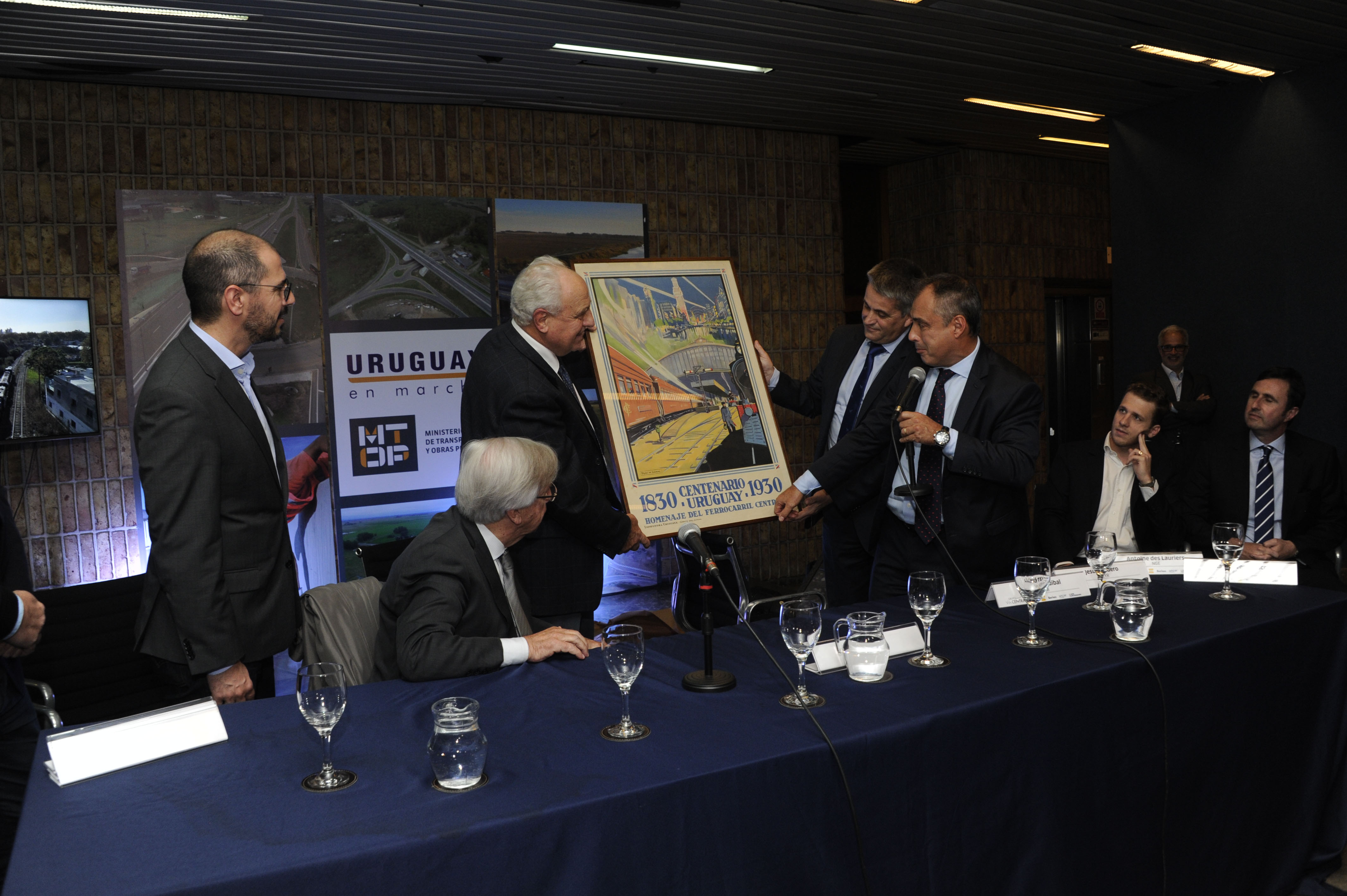 Firma de contrato con consorcio Grupo Vial Central para inicio de obras del Ferrocarril Central