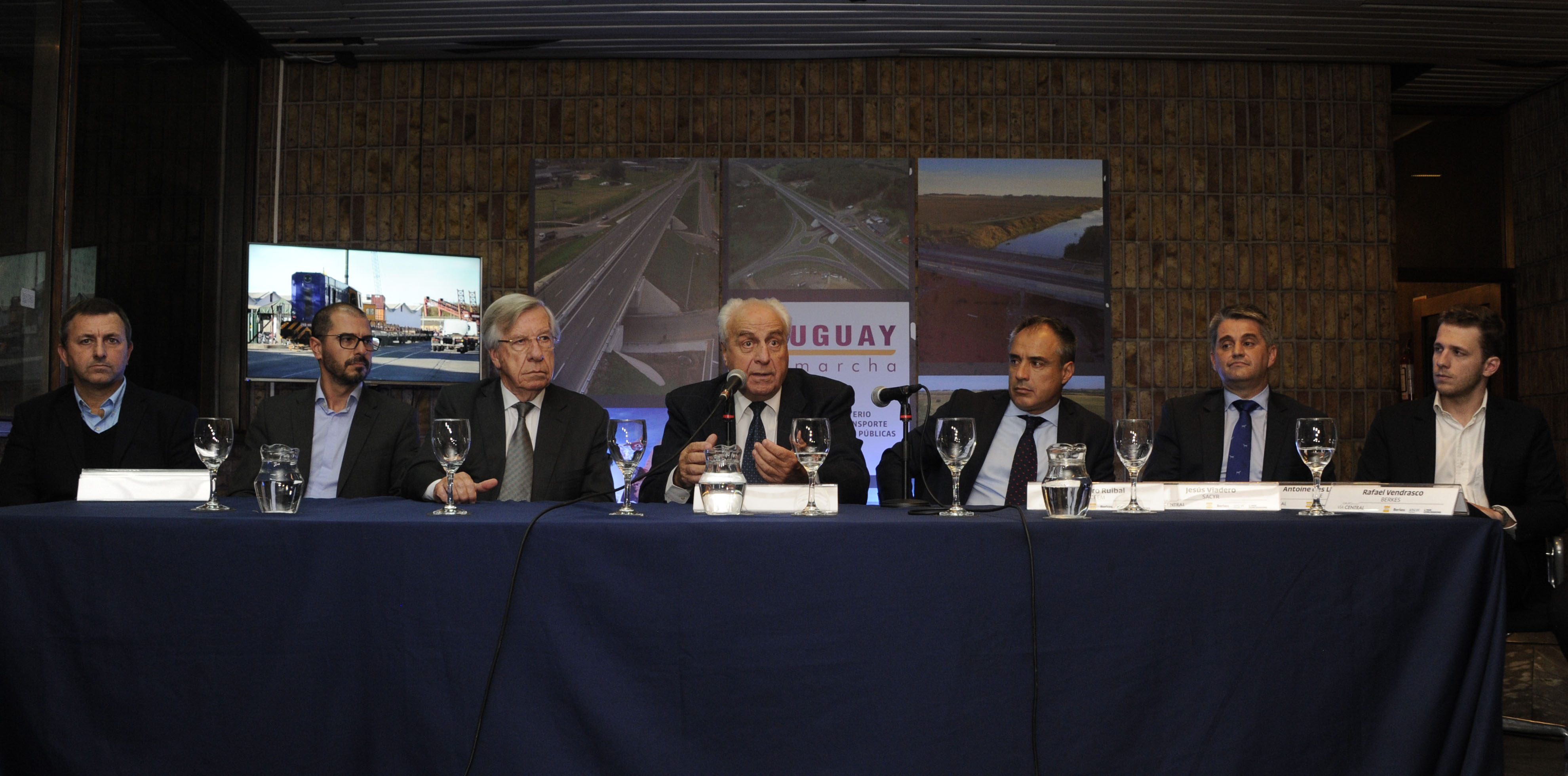 Firma de contrato con consorcio Grupo Vial Central para inicio de obras del Ferrocarril Central