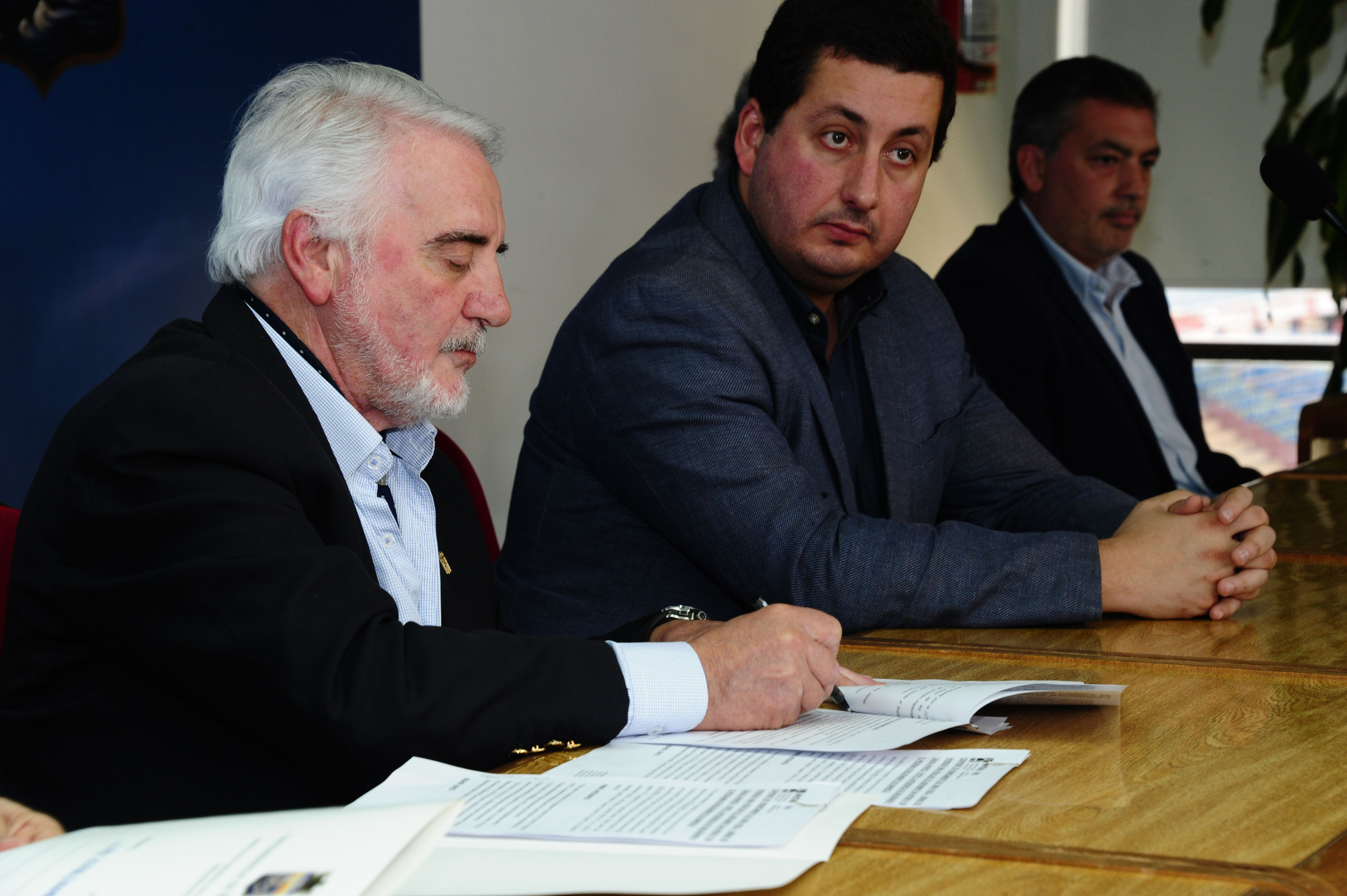 Firma de un convenio por el que la cartera invertirá 304 millones para el realojo del asentamiento San Antonio IV