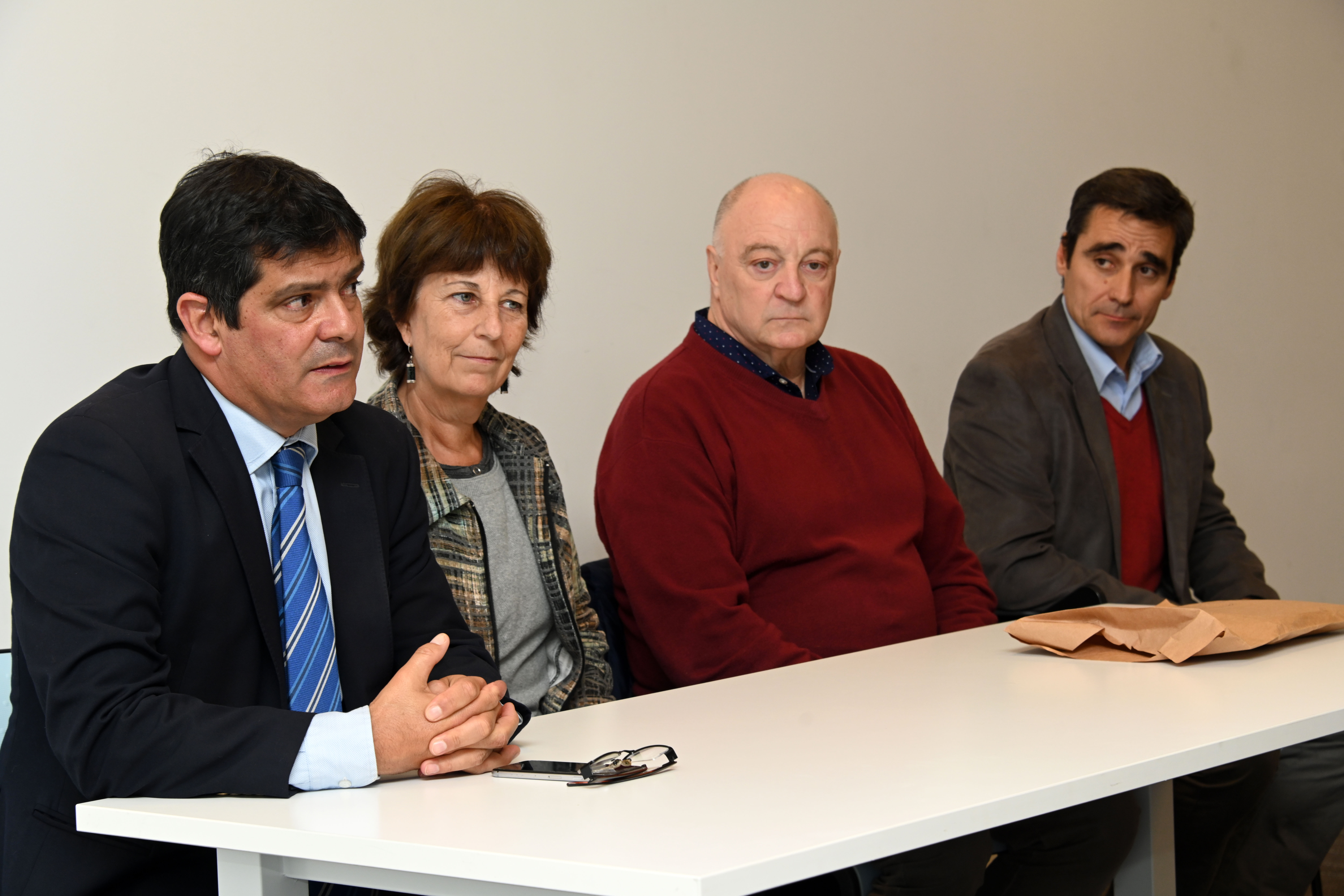 Autoridades de la Secretaría Nacional del Deporte entregaron el Pabellón Nacional a la selección nacional de trail y a la de ateltismo