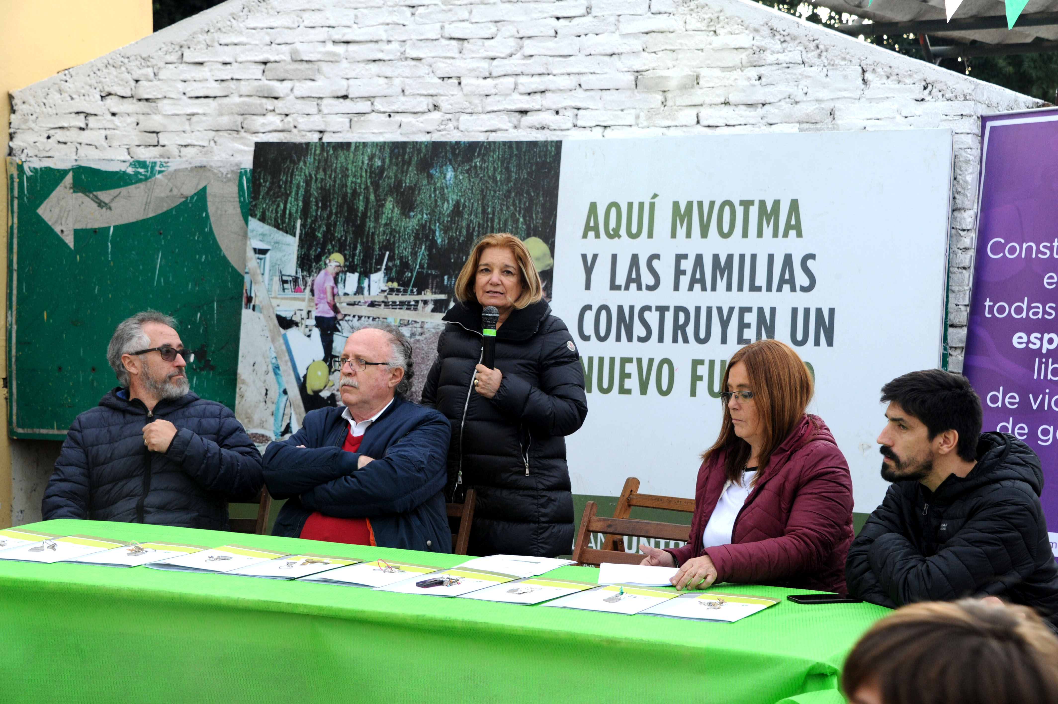 Entrega de casas de participantes del Plan Juntos