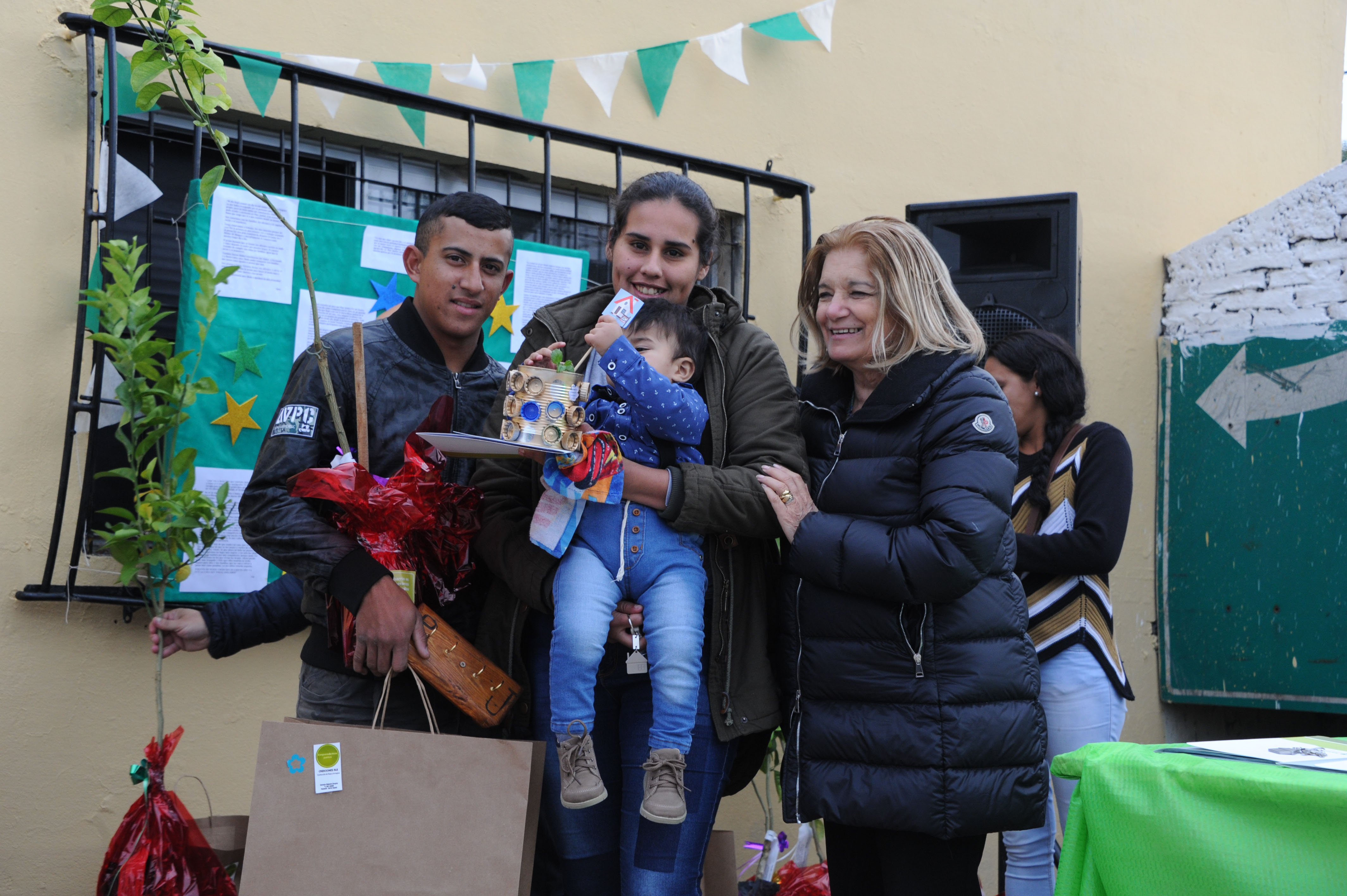 Entrega de casas de participantes del Plan Juntos