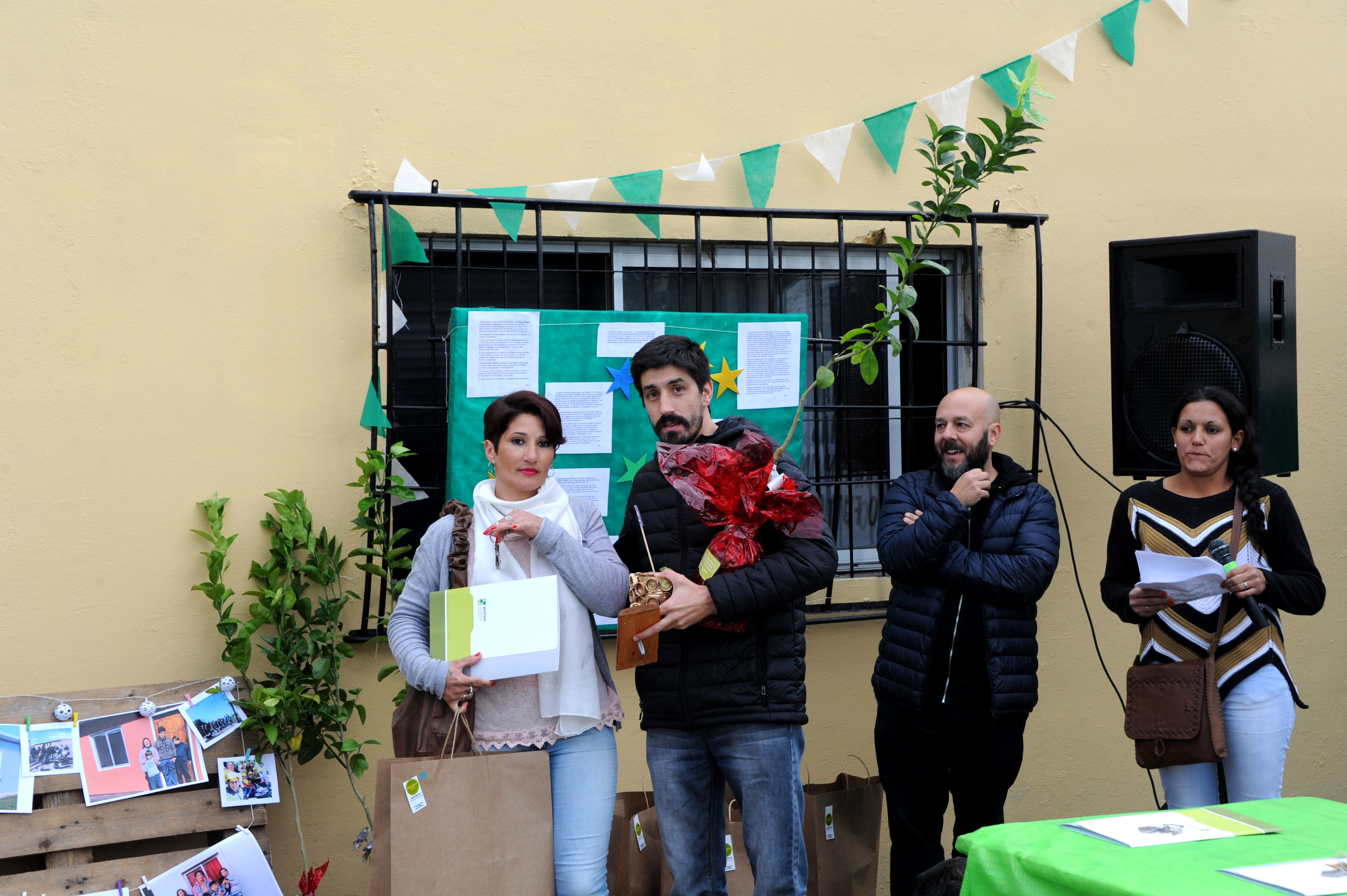 Entrega de casas de participantes del Plan Juntos