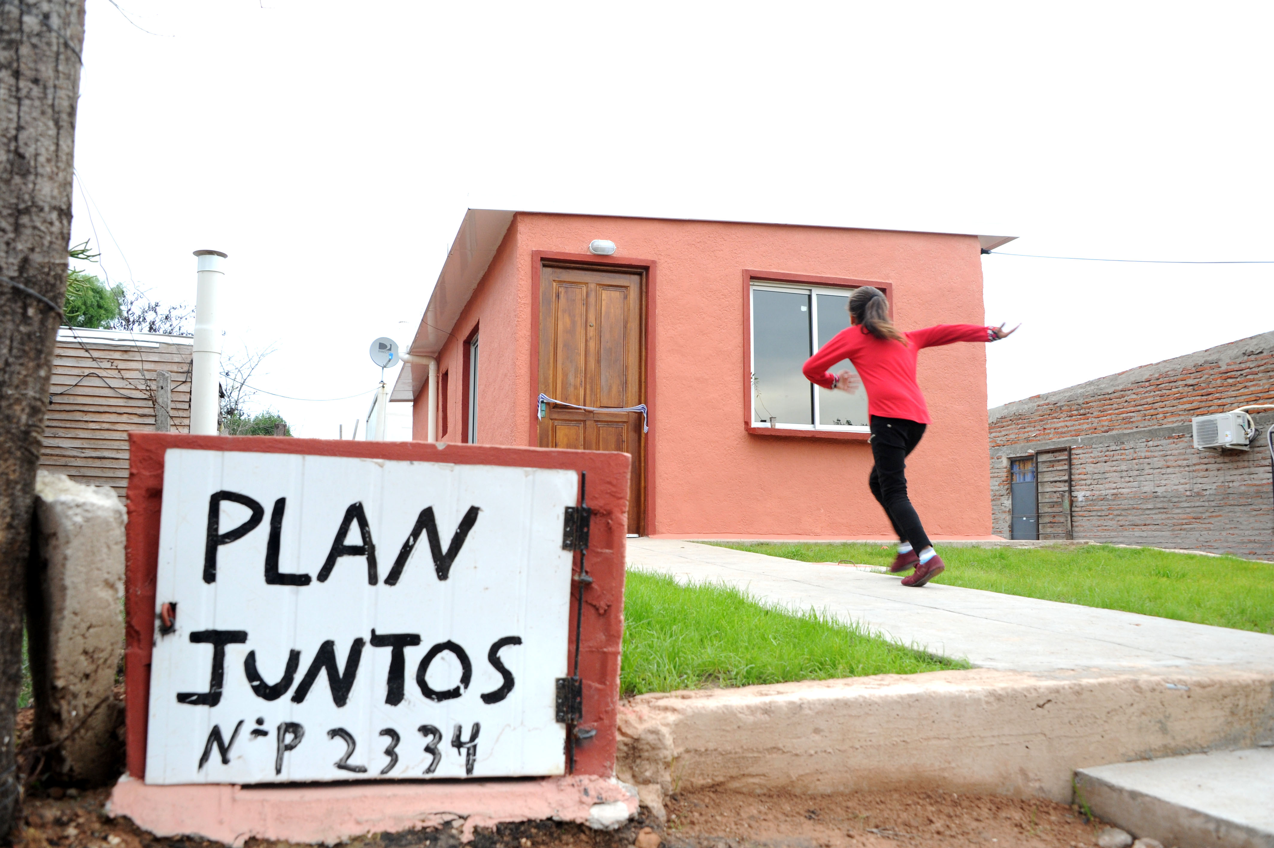 Entrega de casas de participantes del Plan Juntos