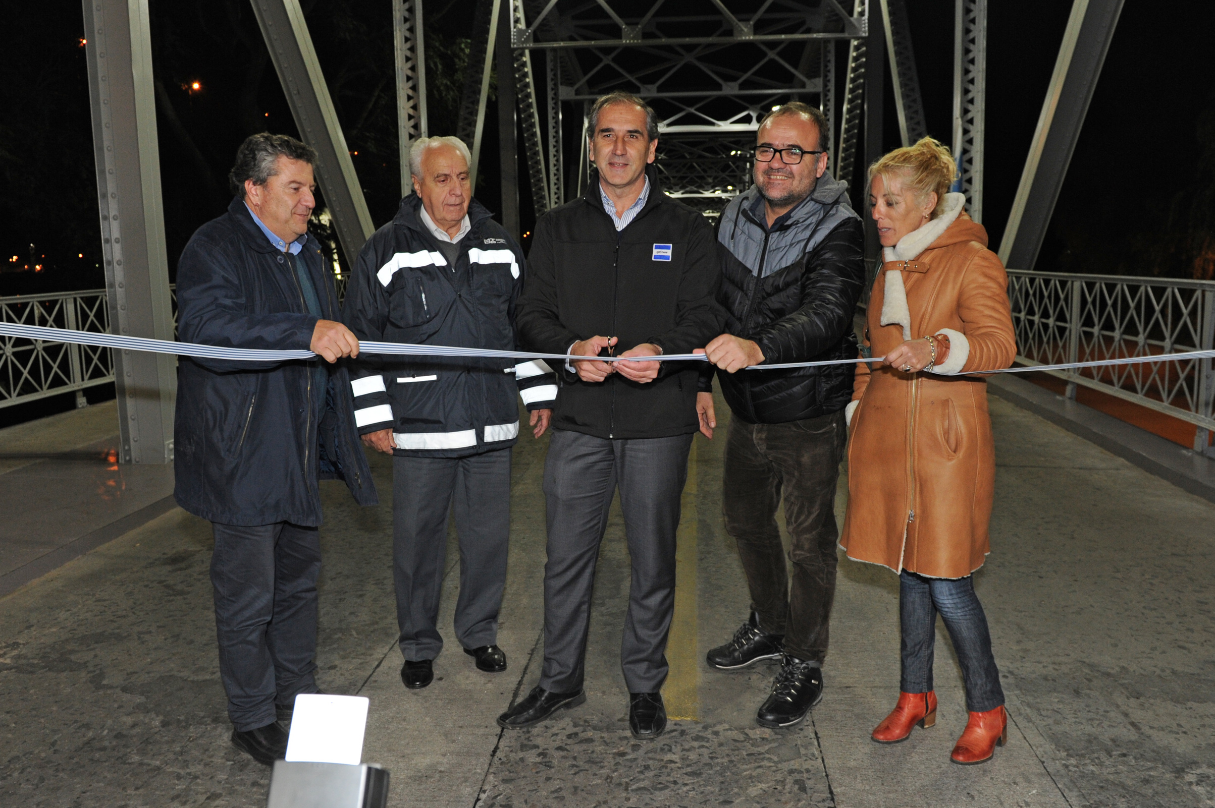 Inauguración de remodelación de puente original sobre río Santa Lucía
