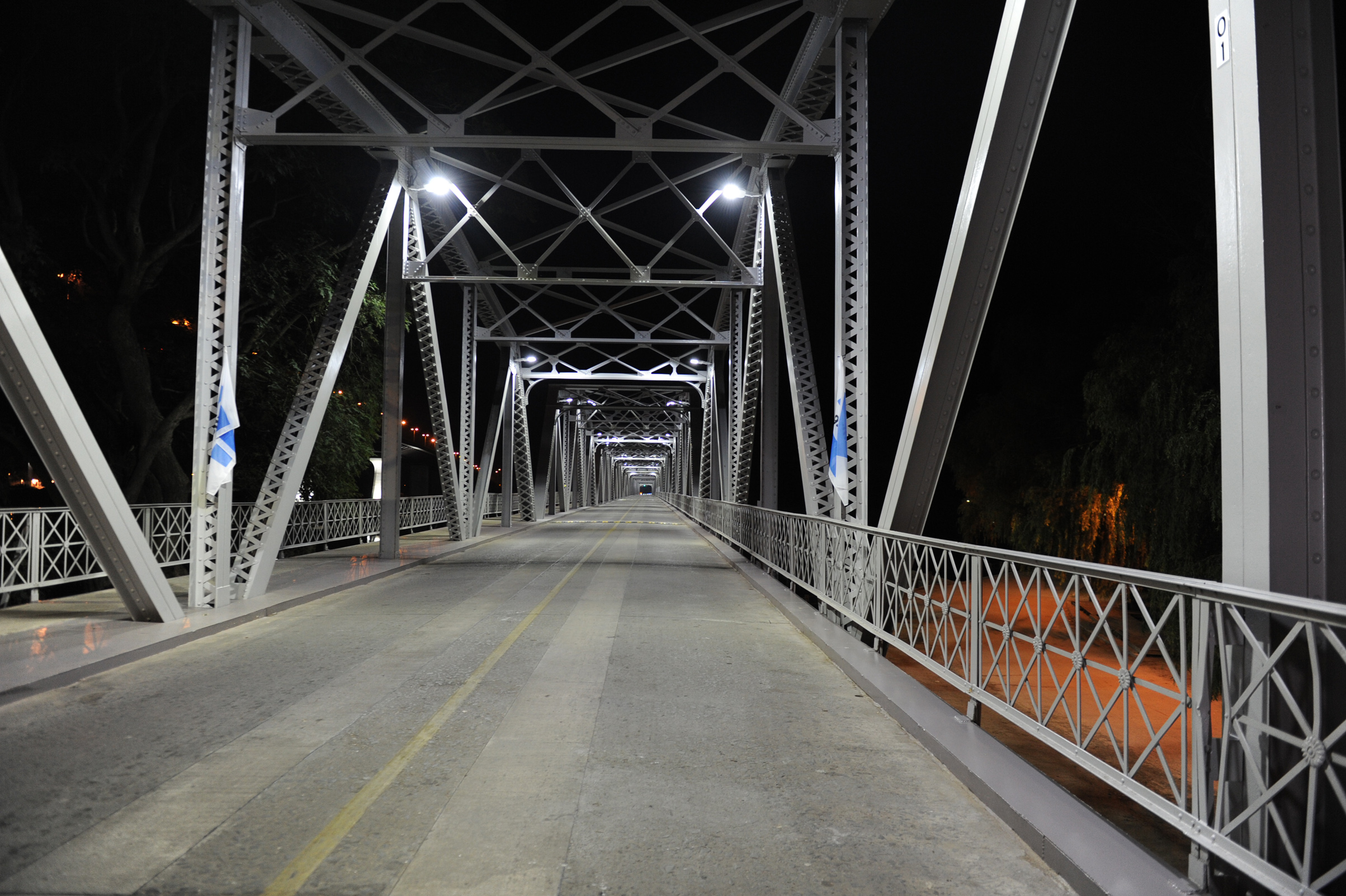 Inauguración de remodelación de puente original sobre río Santa Lucía