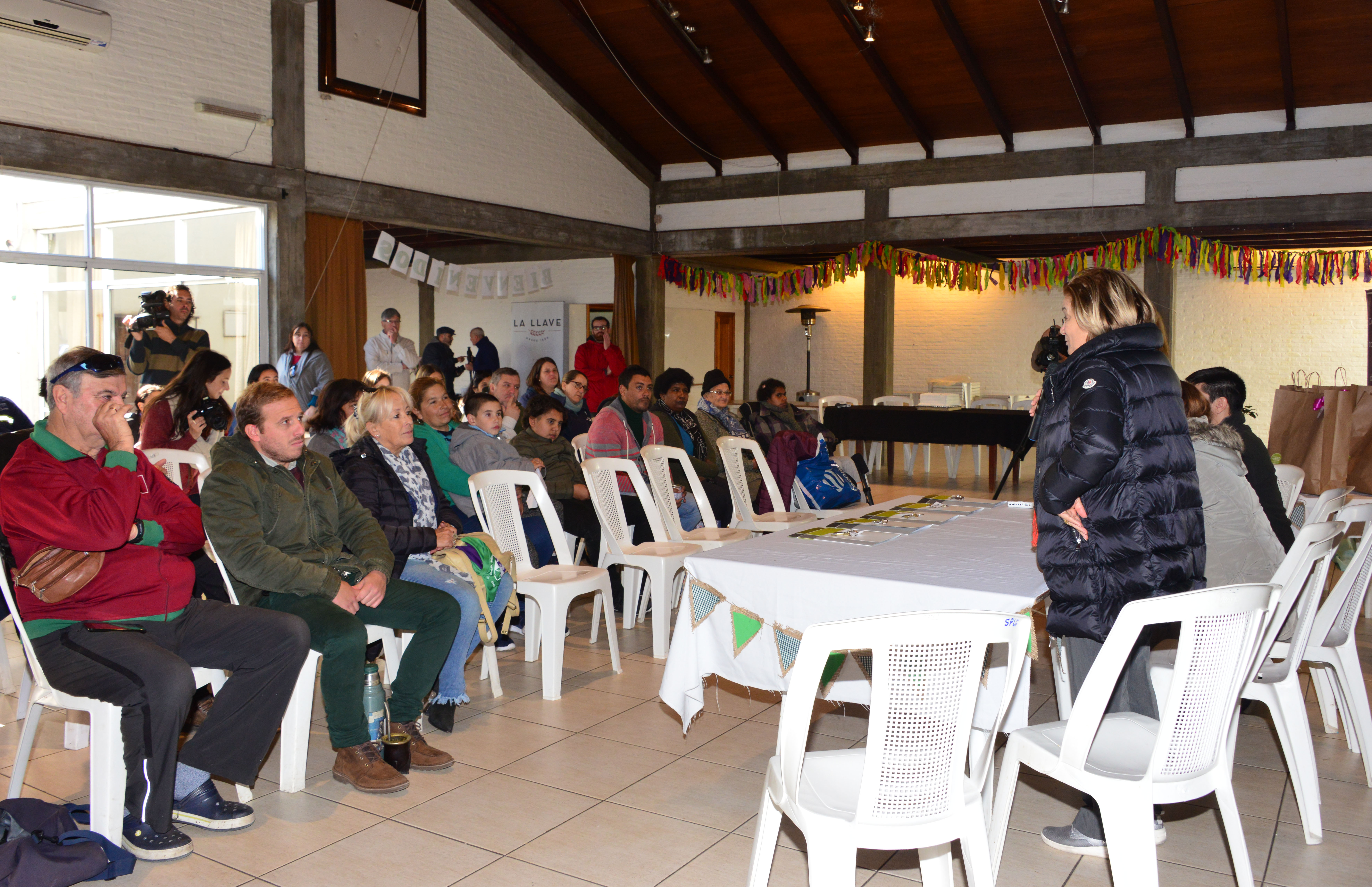 De León en Sociedad de Productores de Leche de Florida, donde se festejó inauguración de cinco unidades del Plan Juntos