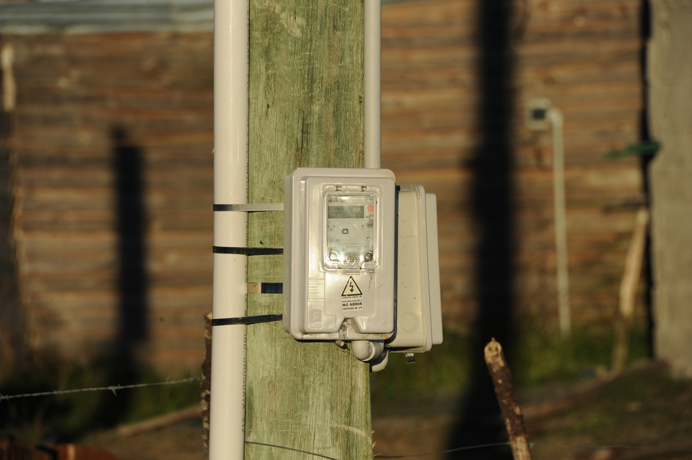 UTE regularizó conexión eléctrica del barrio Villa Tajamar, en Barros Blancos