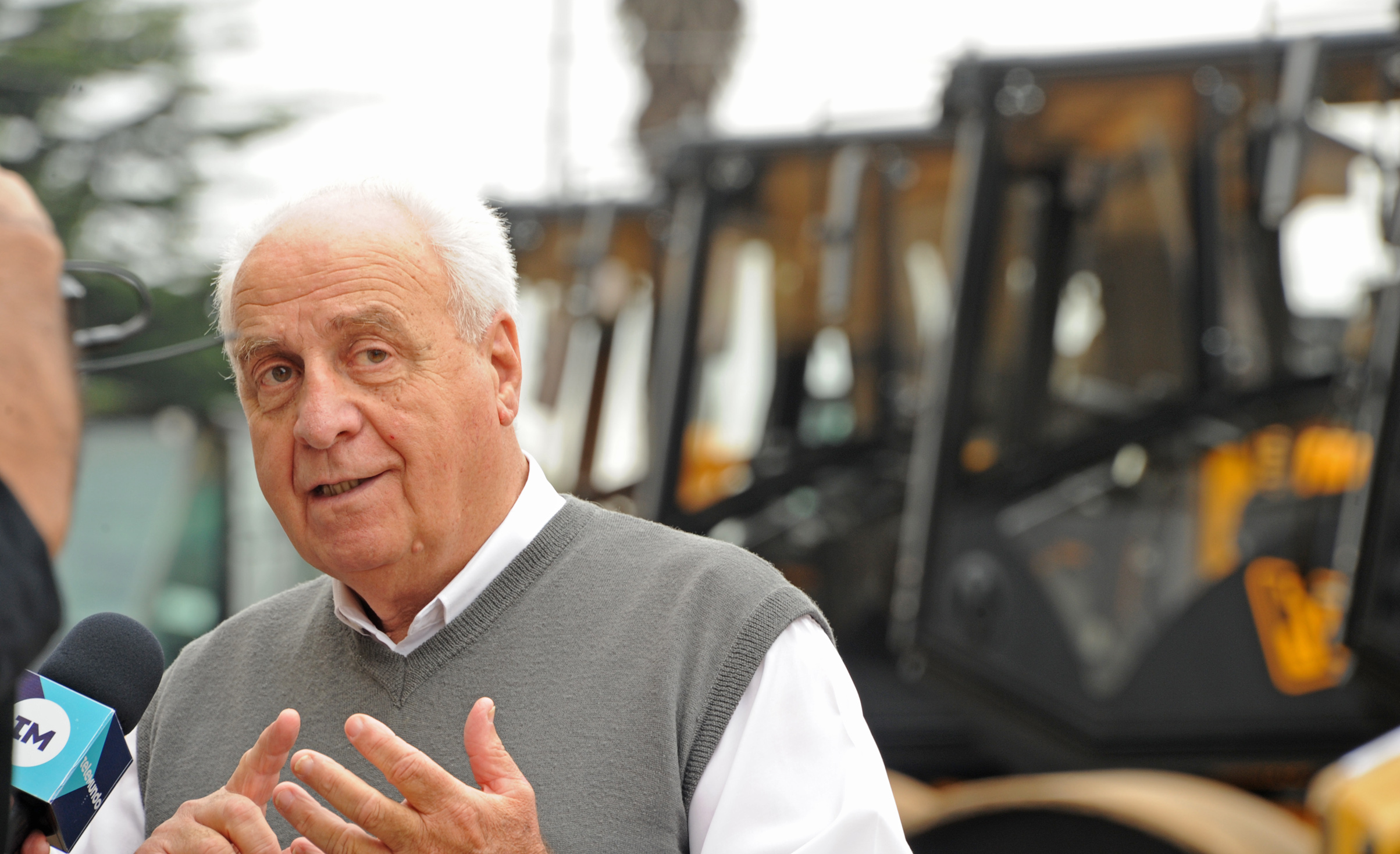 Ministro de Transporte y Obras Públicas, Víctor Rossi, haciendo uso de la palabra