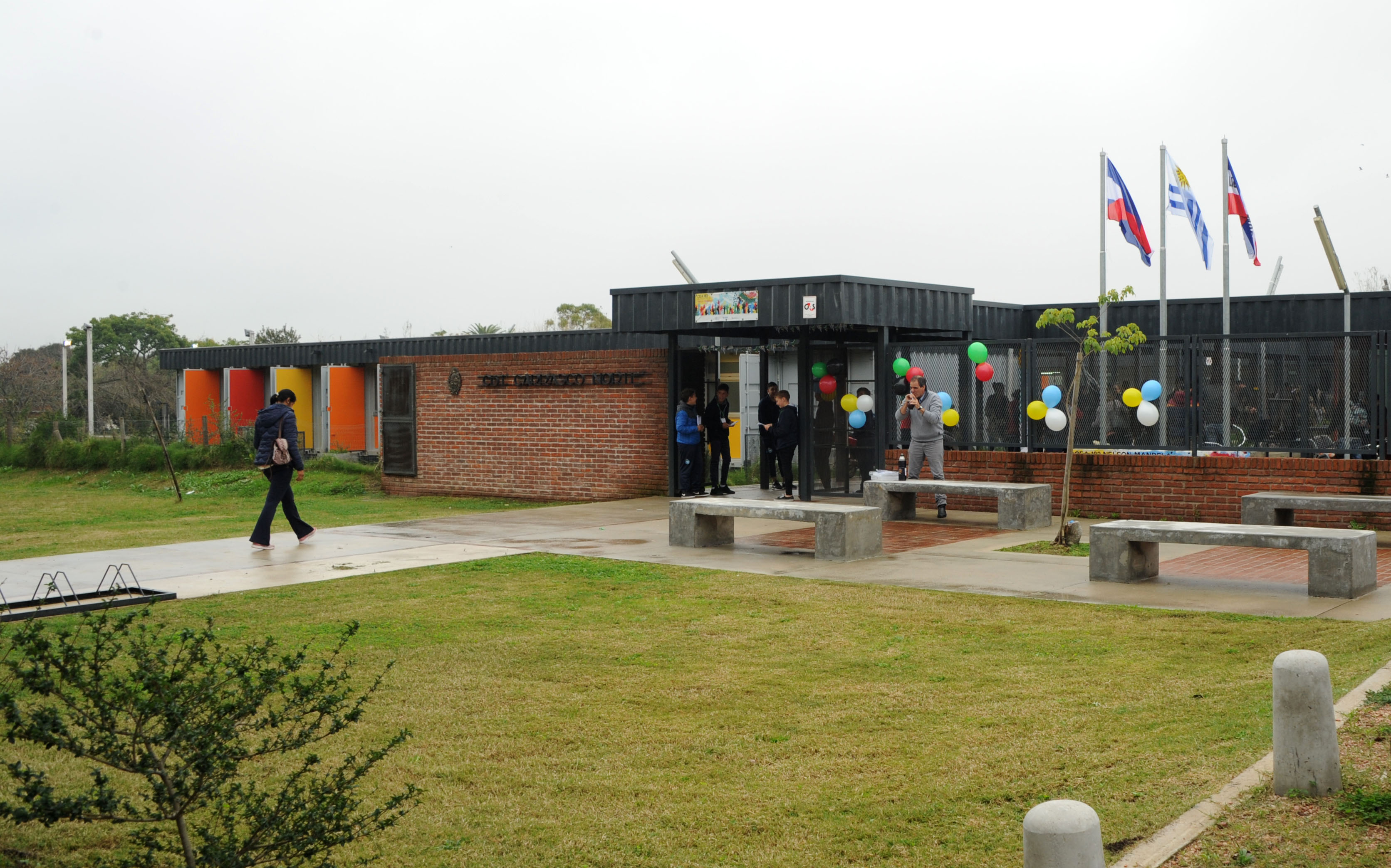 Escuela Nelson Mandela, de tiempo completo, se ubica en la zona de Carrasco Norte, Montevideo