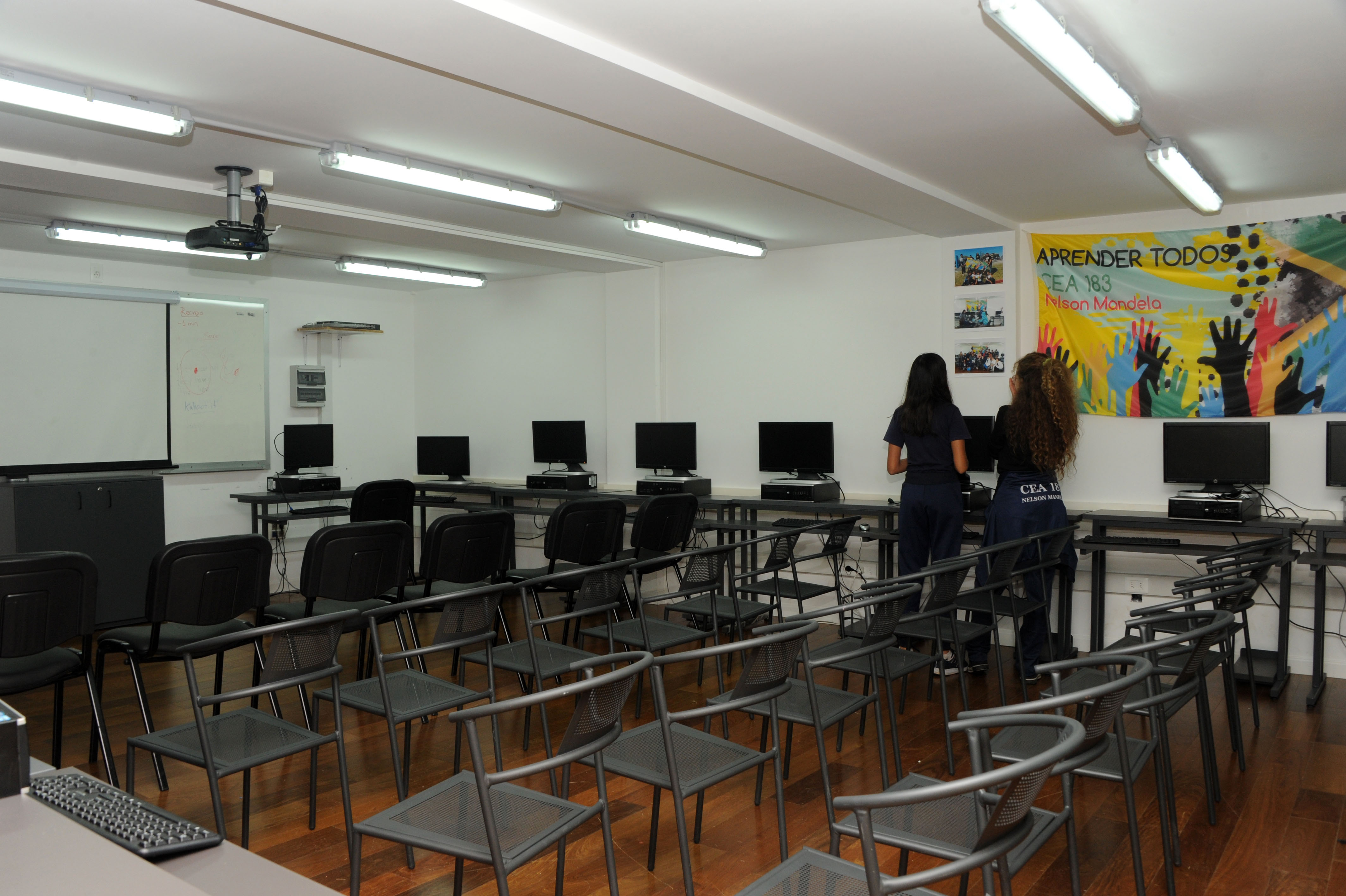 Escuela Nelson Mandela, de tiempo completo, se ubica en la zona de Carrasco Norte, Montevideo