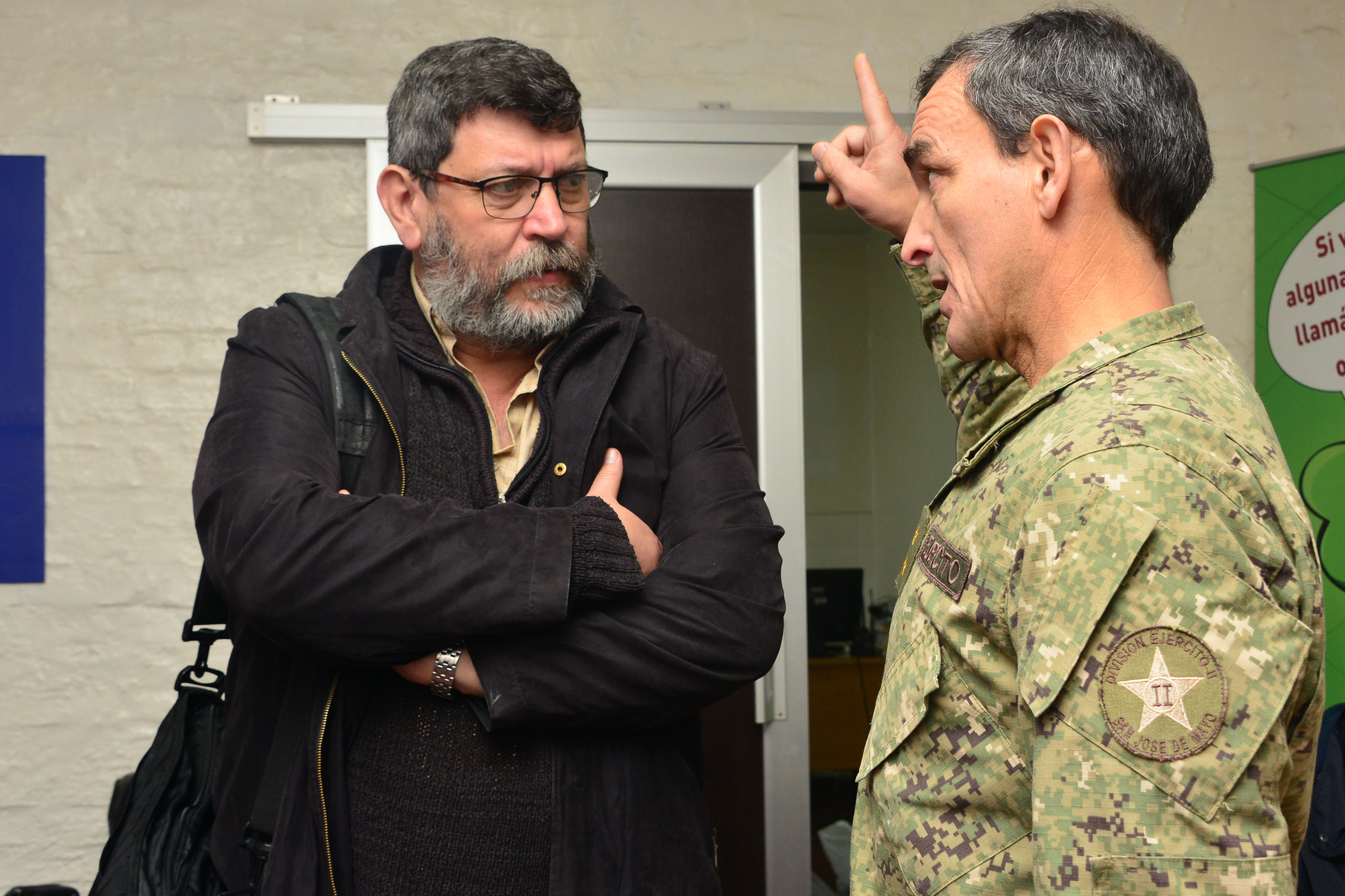 Subsecretario de Defensa, Andrés Berterreche, destacó la labor de militares que asisten a un centenar de personas