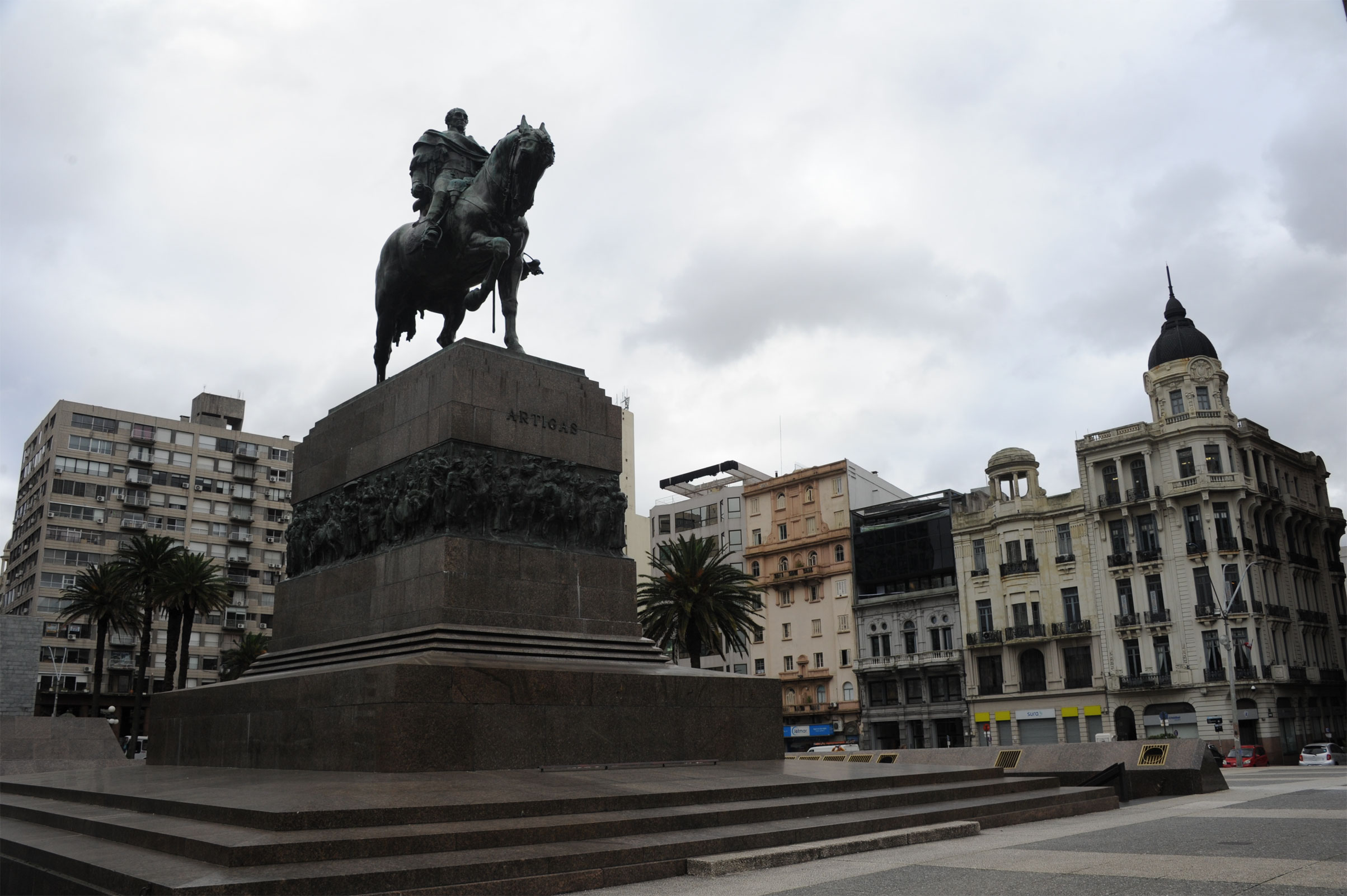 Monumento y Mausoleo al General José Artigas