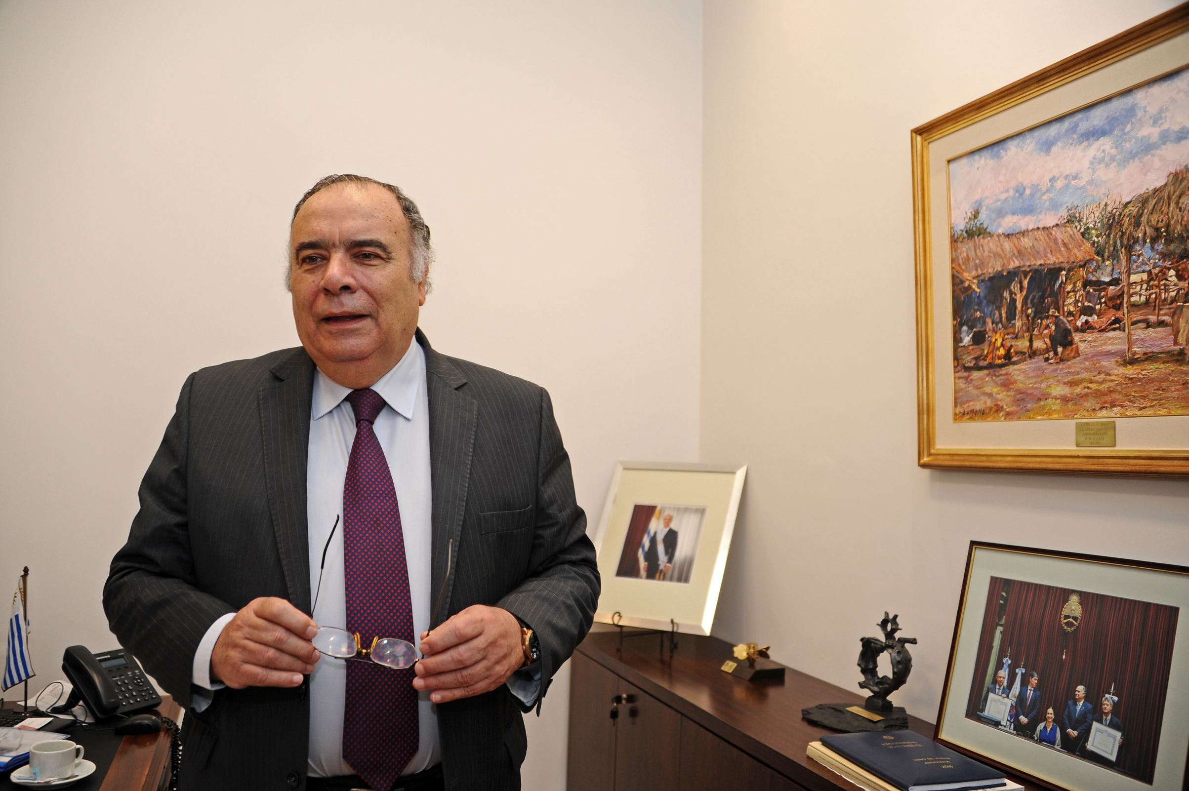 Embajador de Uruguay en Argentina, Héctor Lescano