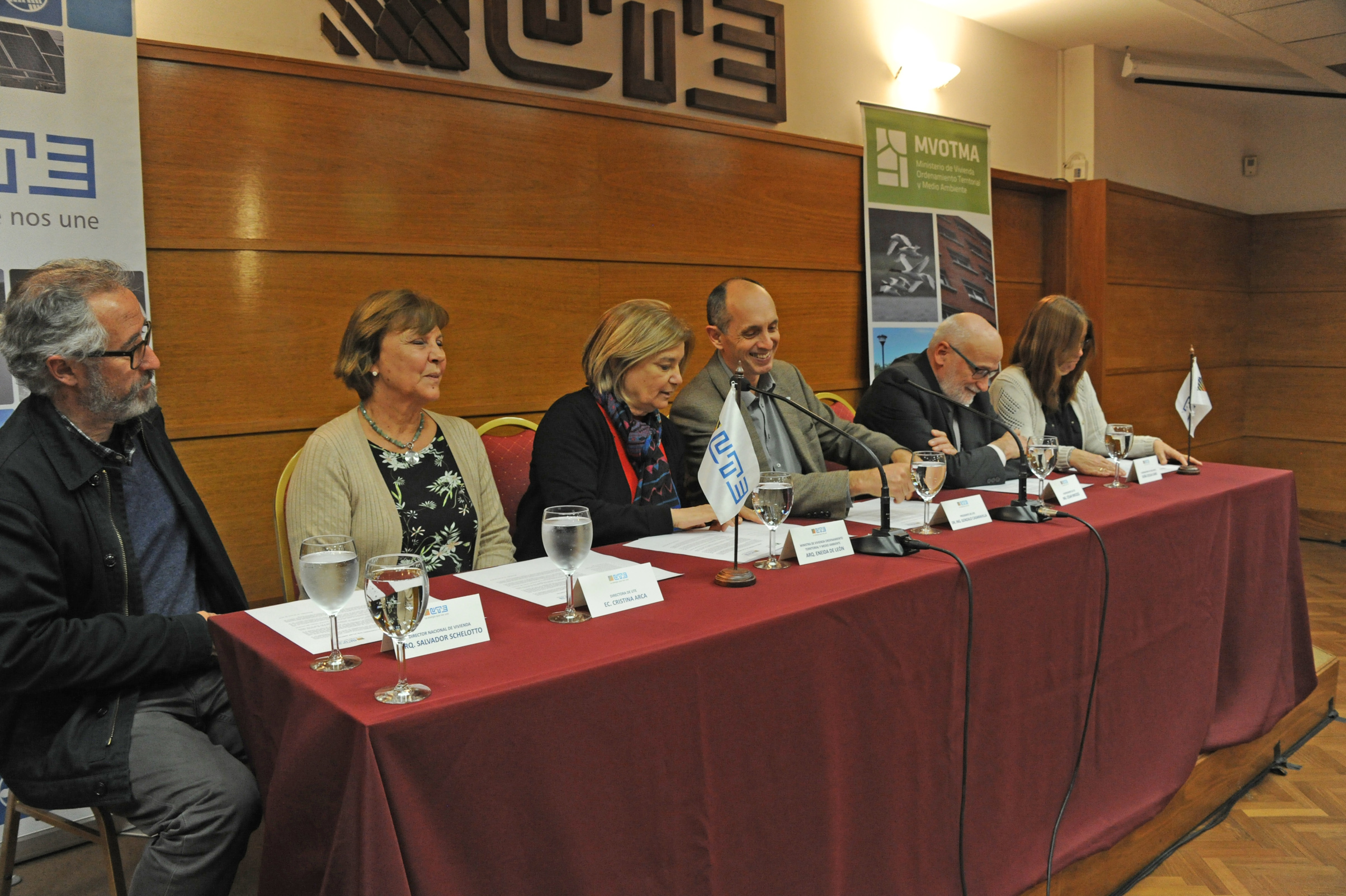 Suscripción de acuerdo entre UTE y Ministerio de Vivienda