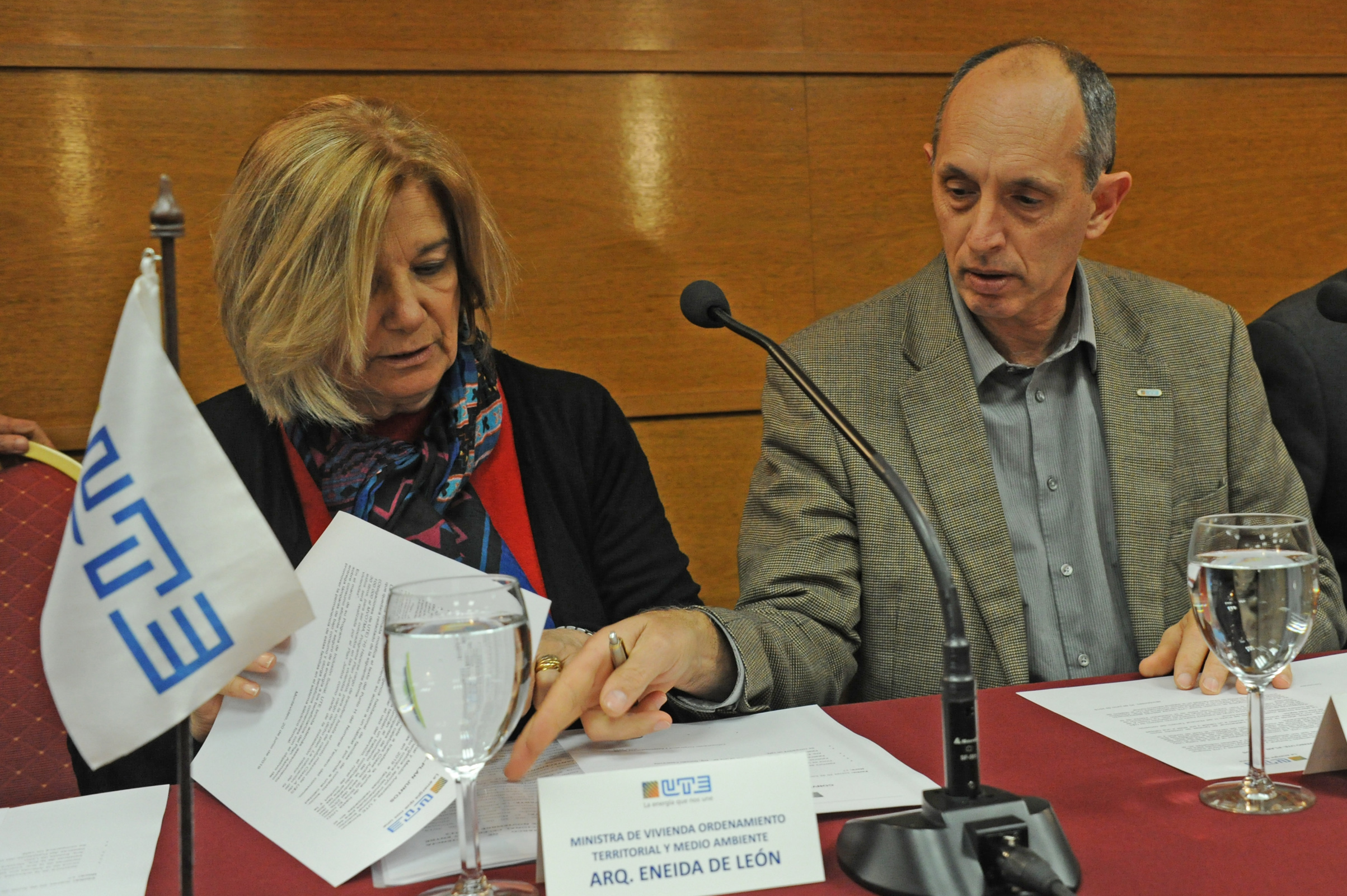 Suscripción de acuerdo entre UTE y Ministerio de Vivienda