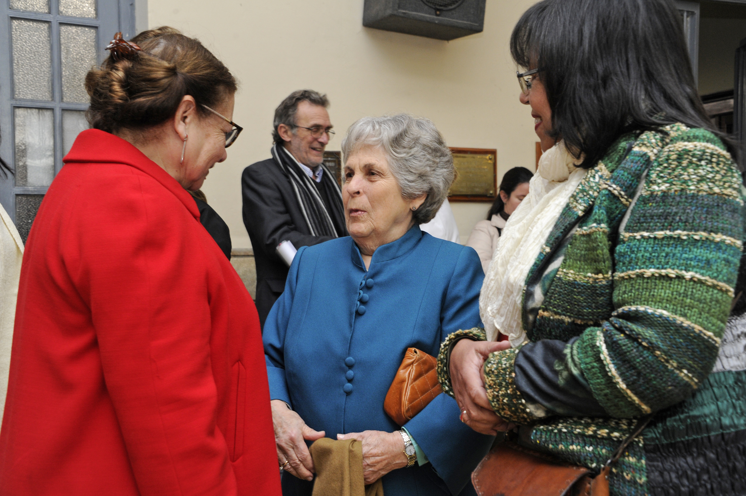 Entrega de la Moña de Honor a la poeta Ida Vitale